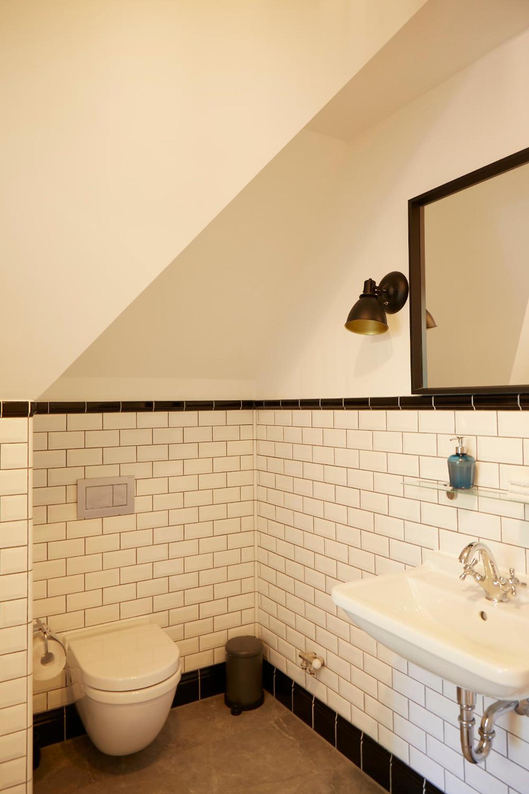 Double Room with Private Bathroom - Photo 2