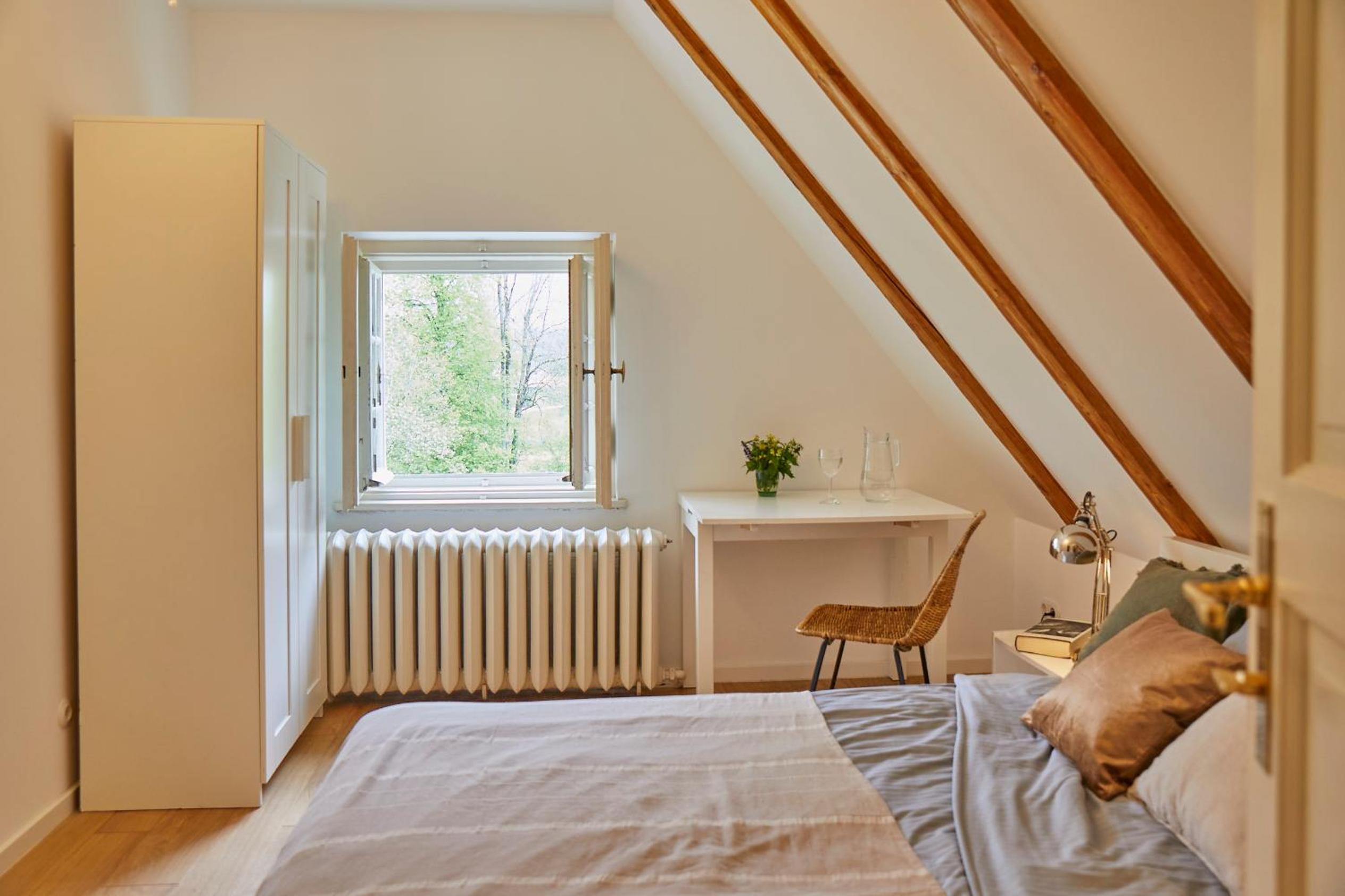 Double Room with Private Bathroom - Photo 9