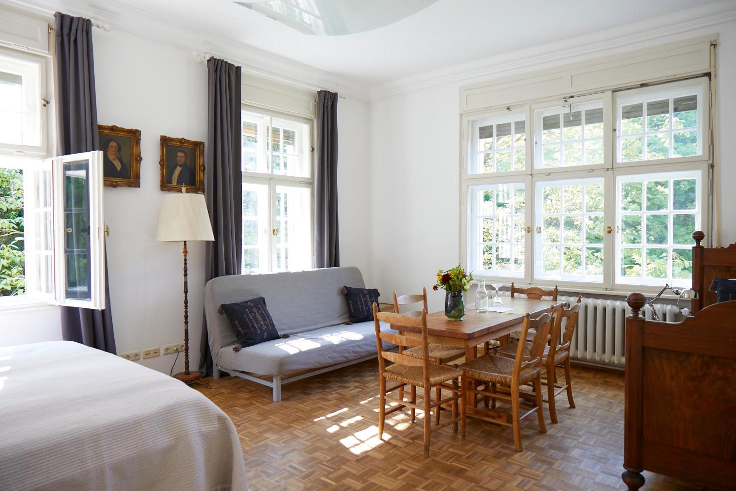 Family Room - Photo 16