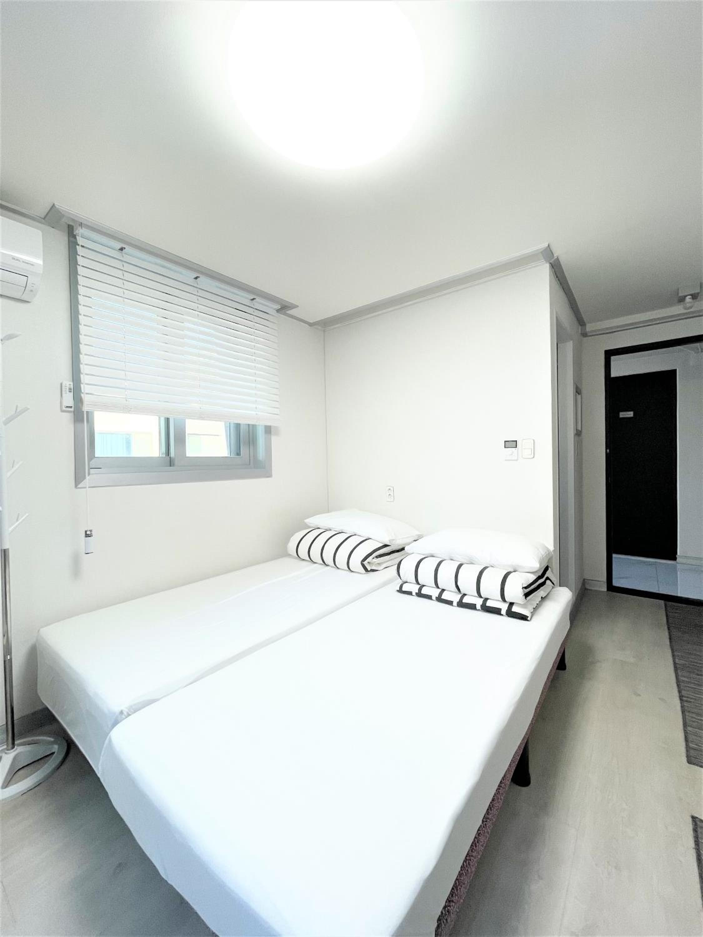Twin Room With Private Bathroom photo 1