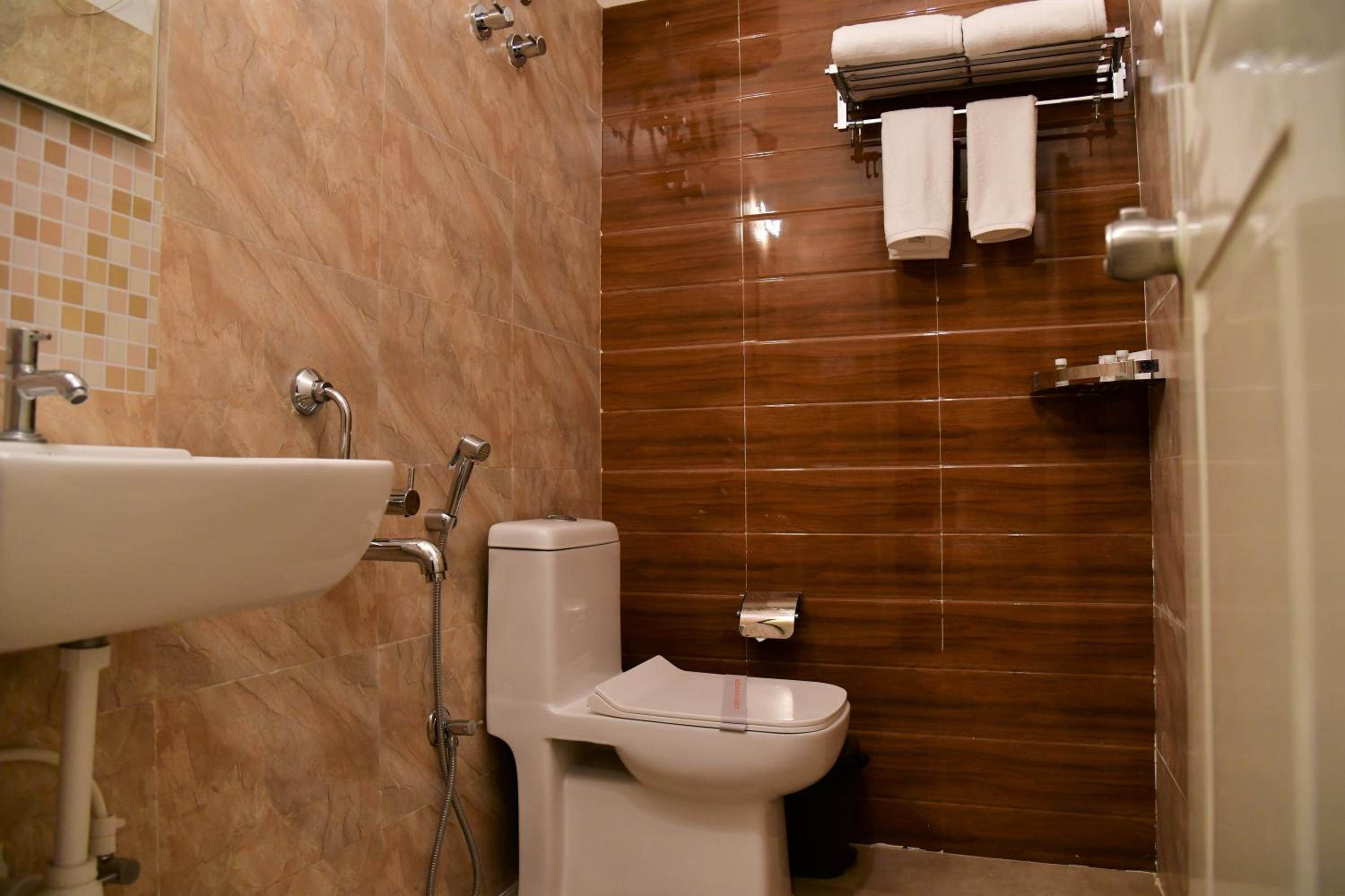 Apartment with Balcony - Photo 46