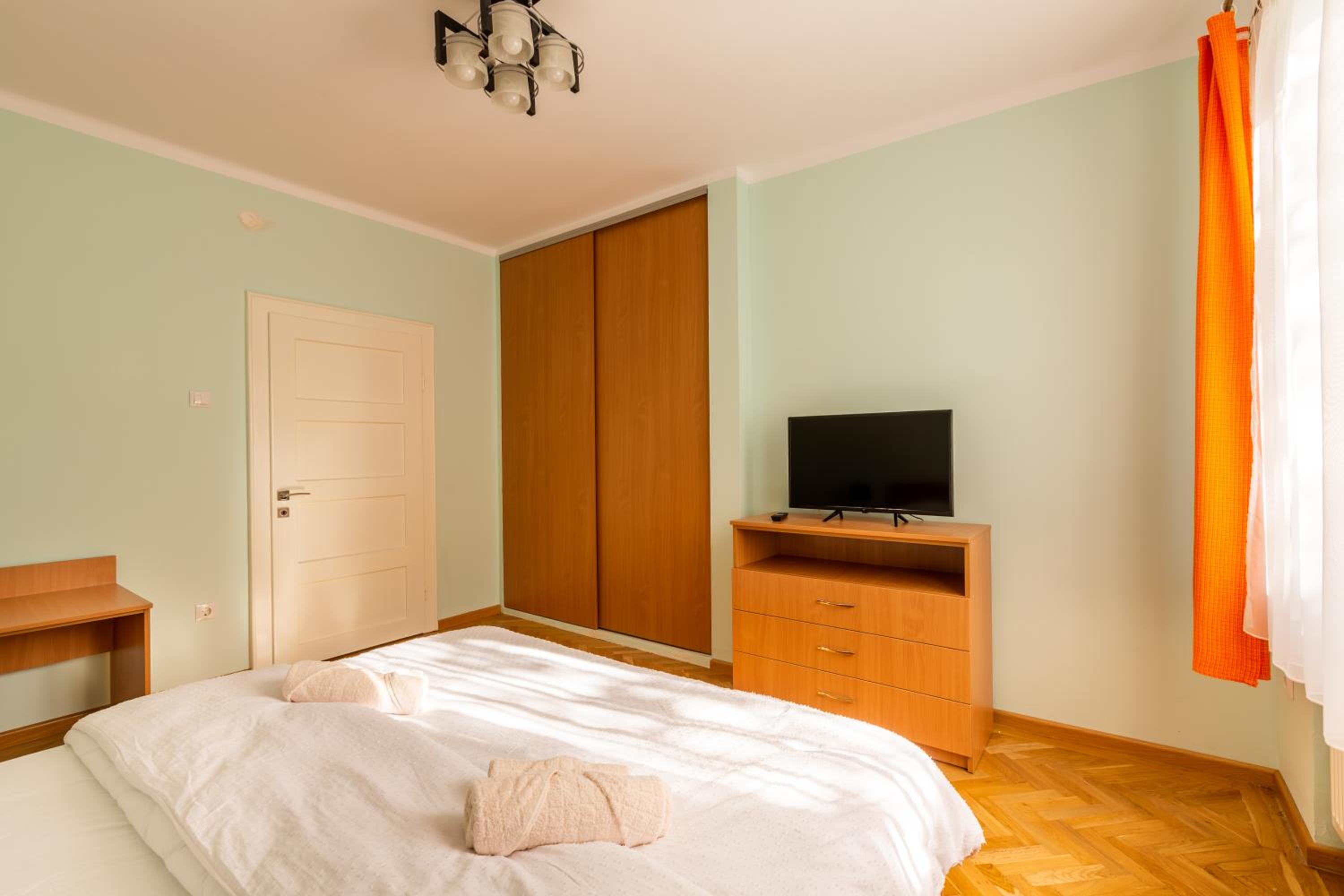 Three-Bedroom House - Photo 40