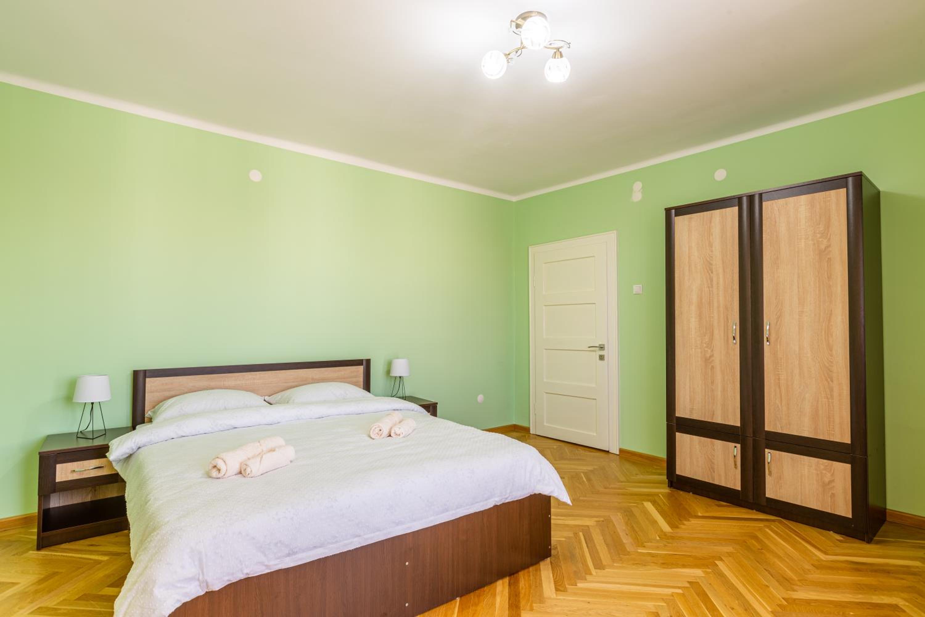Three-Bedroom House - Photo 5