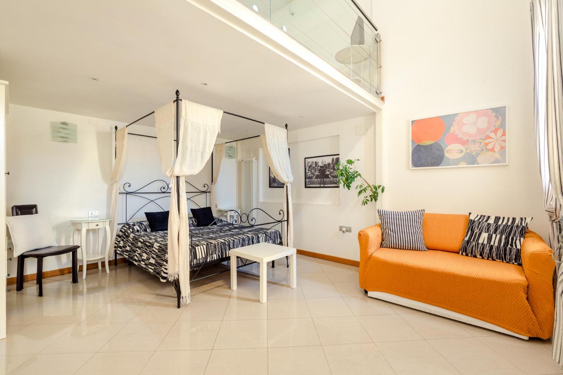 Studio Apartment photo 3