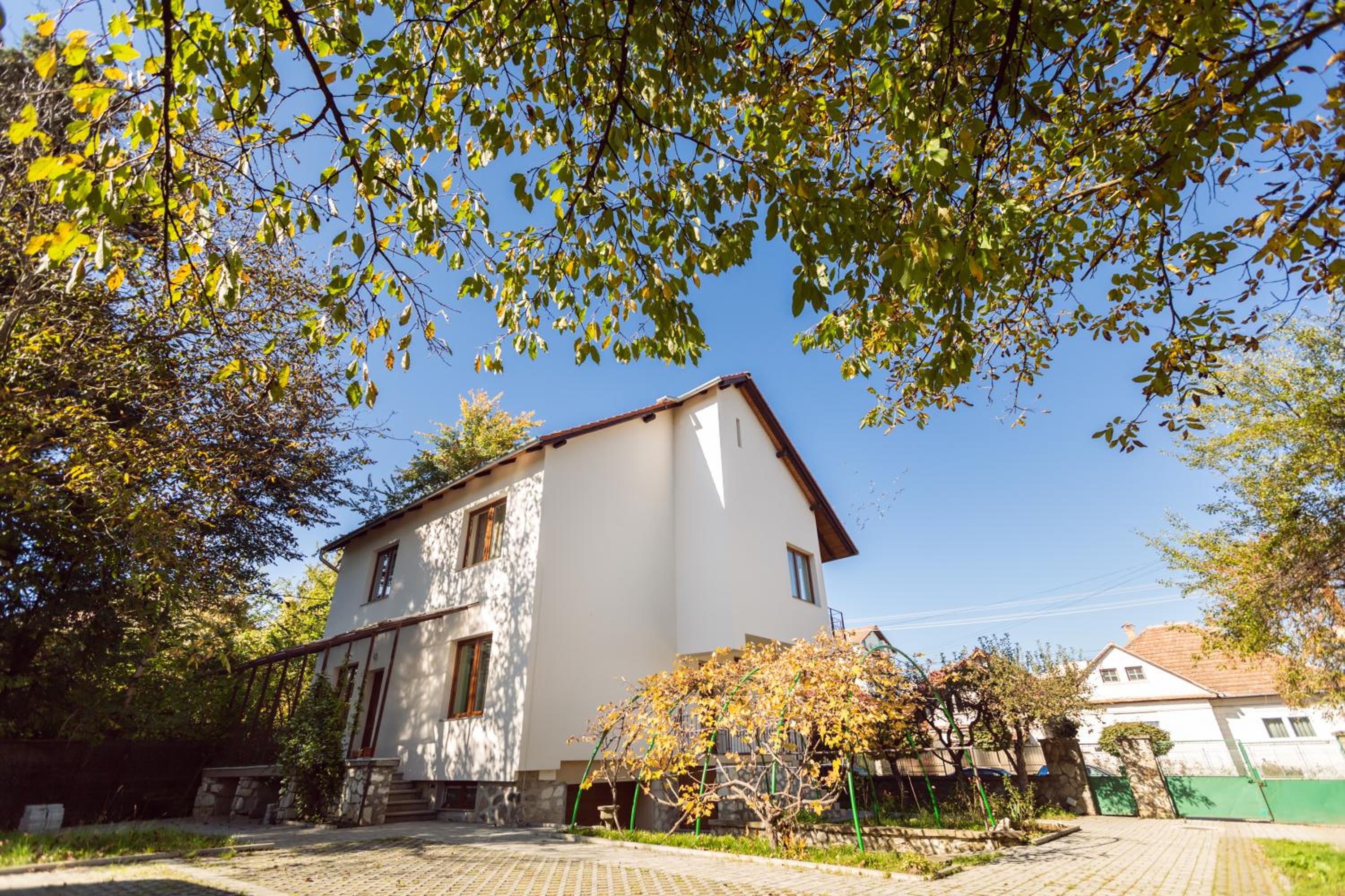 Three-Bedroom House - Photo 2
