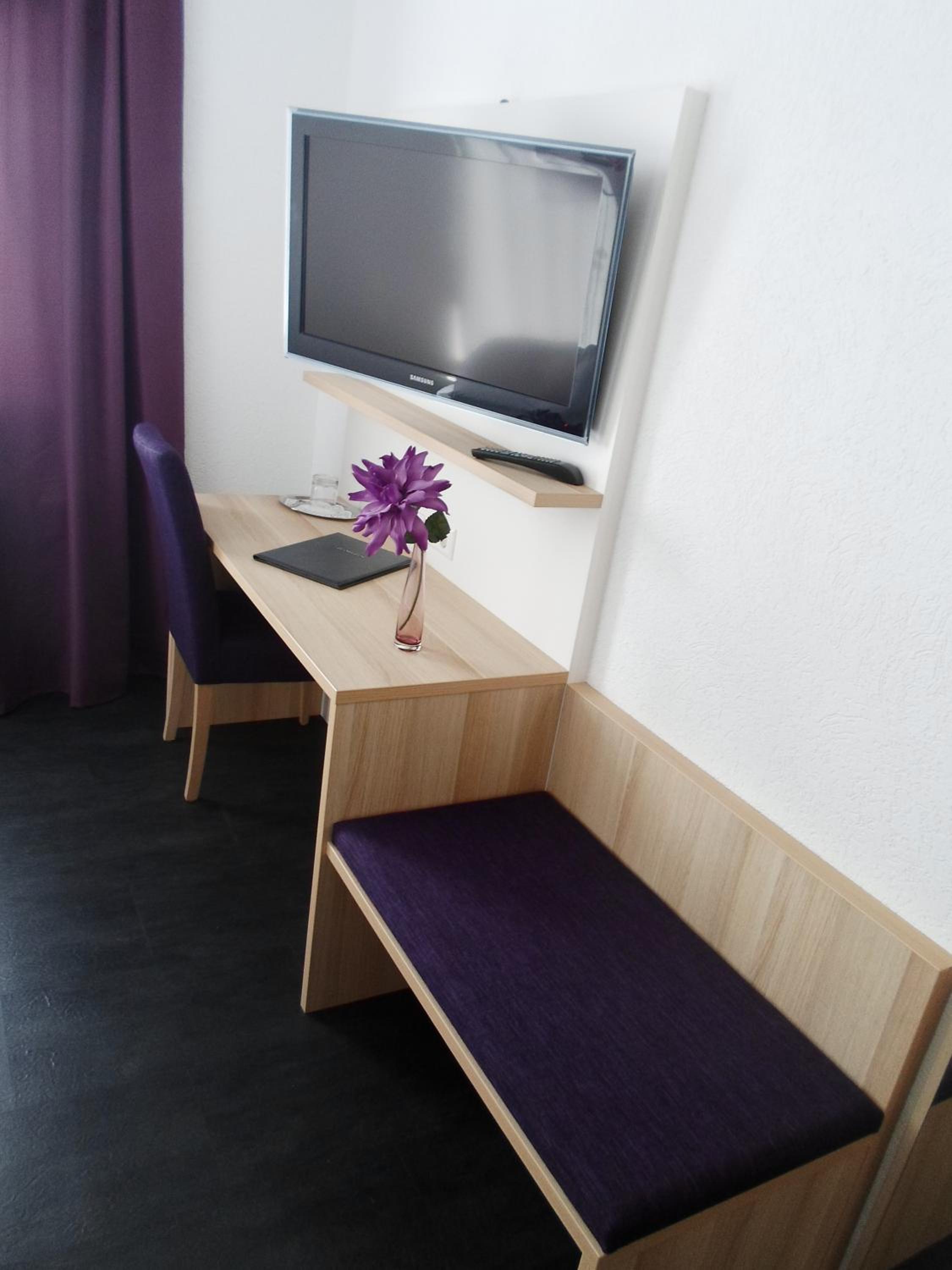 Twin Room - Photo 2