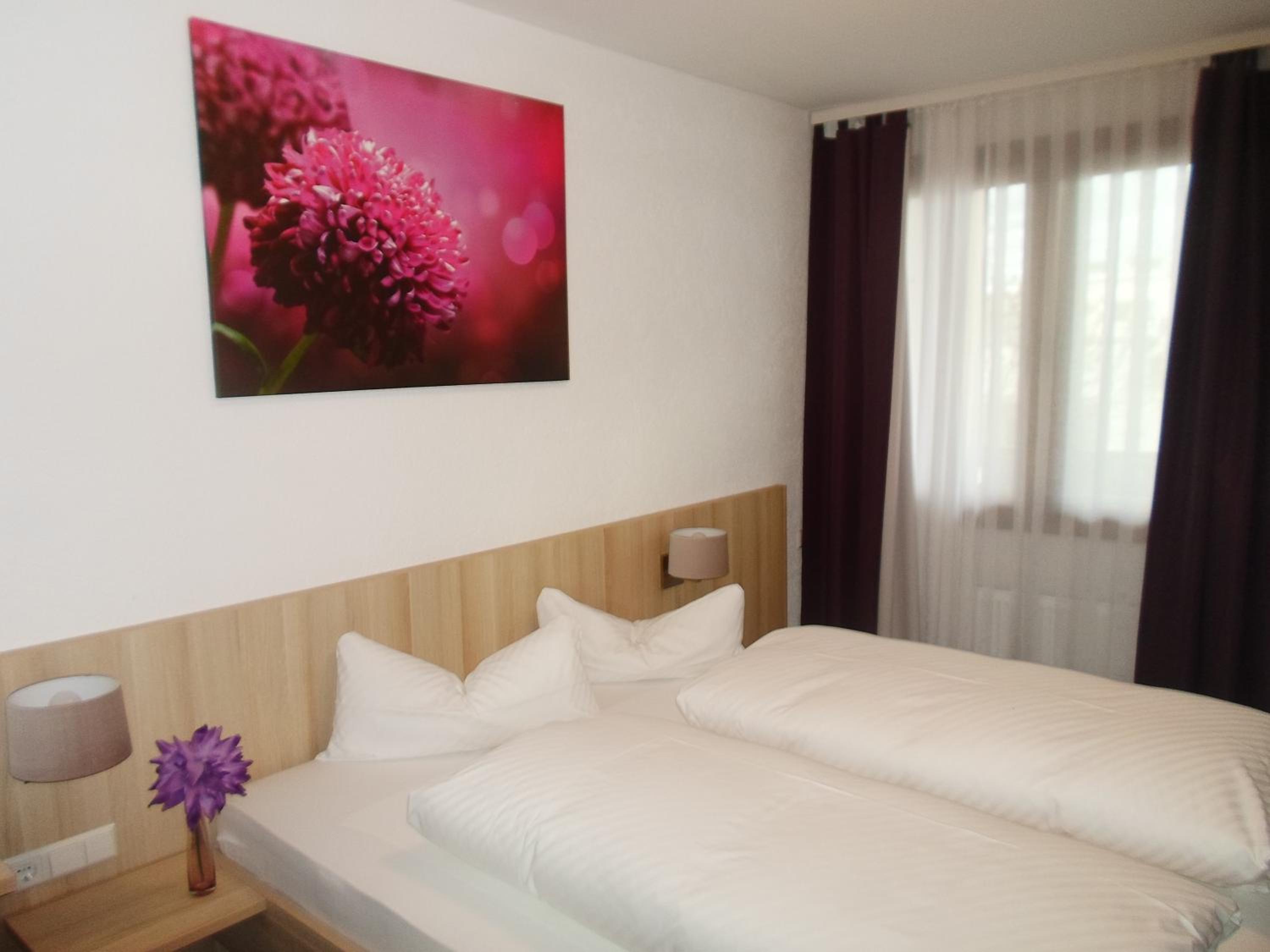 Twin Room - Photo 7