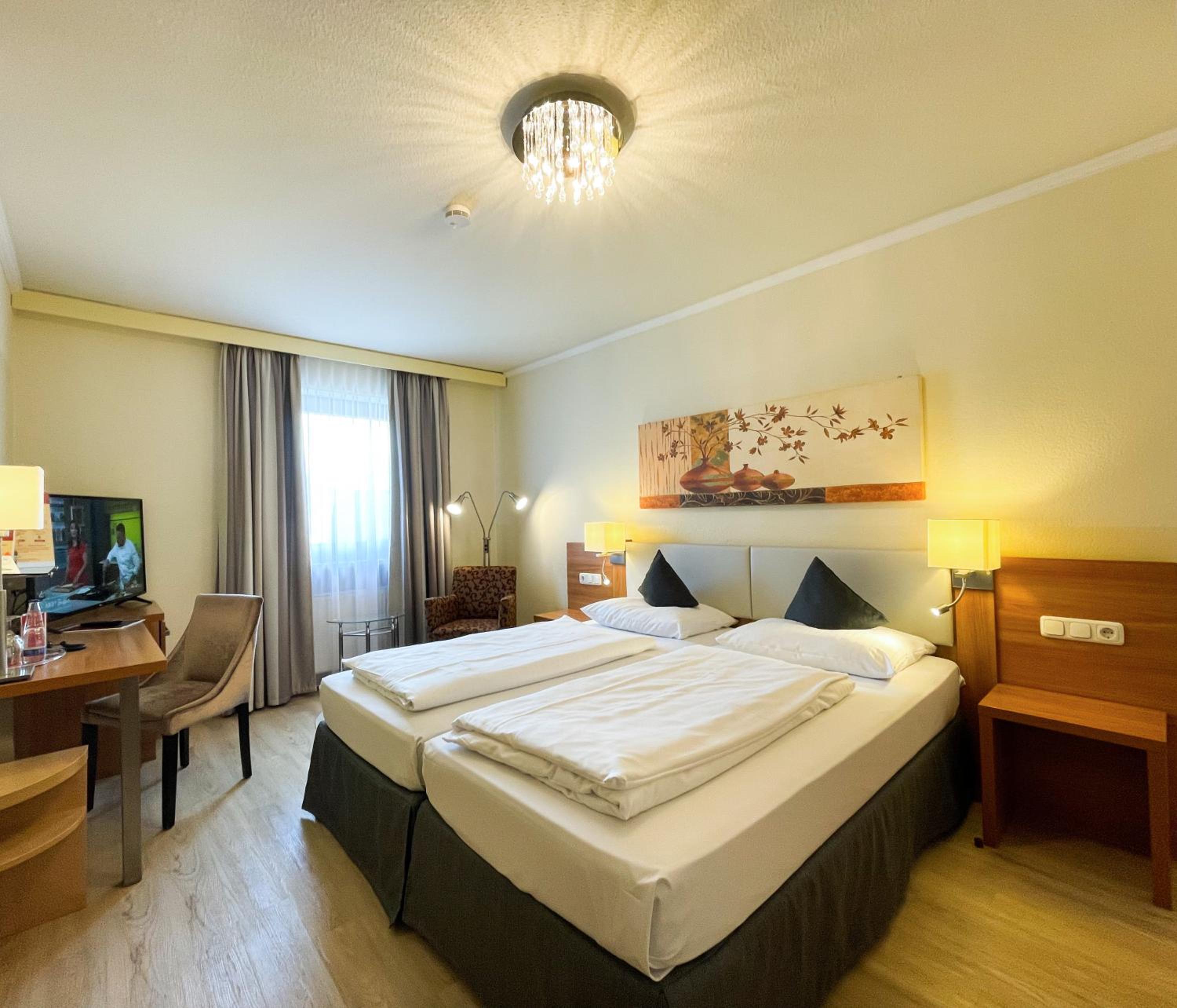 Standard Double Room - Photo 10
