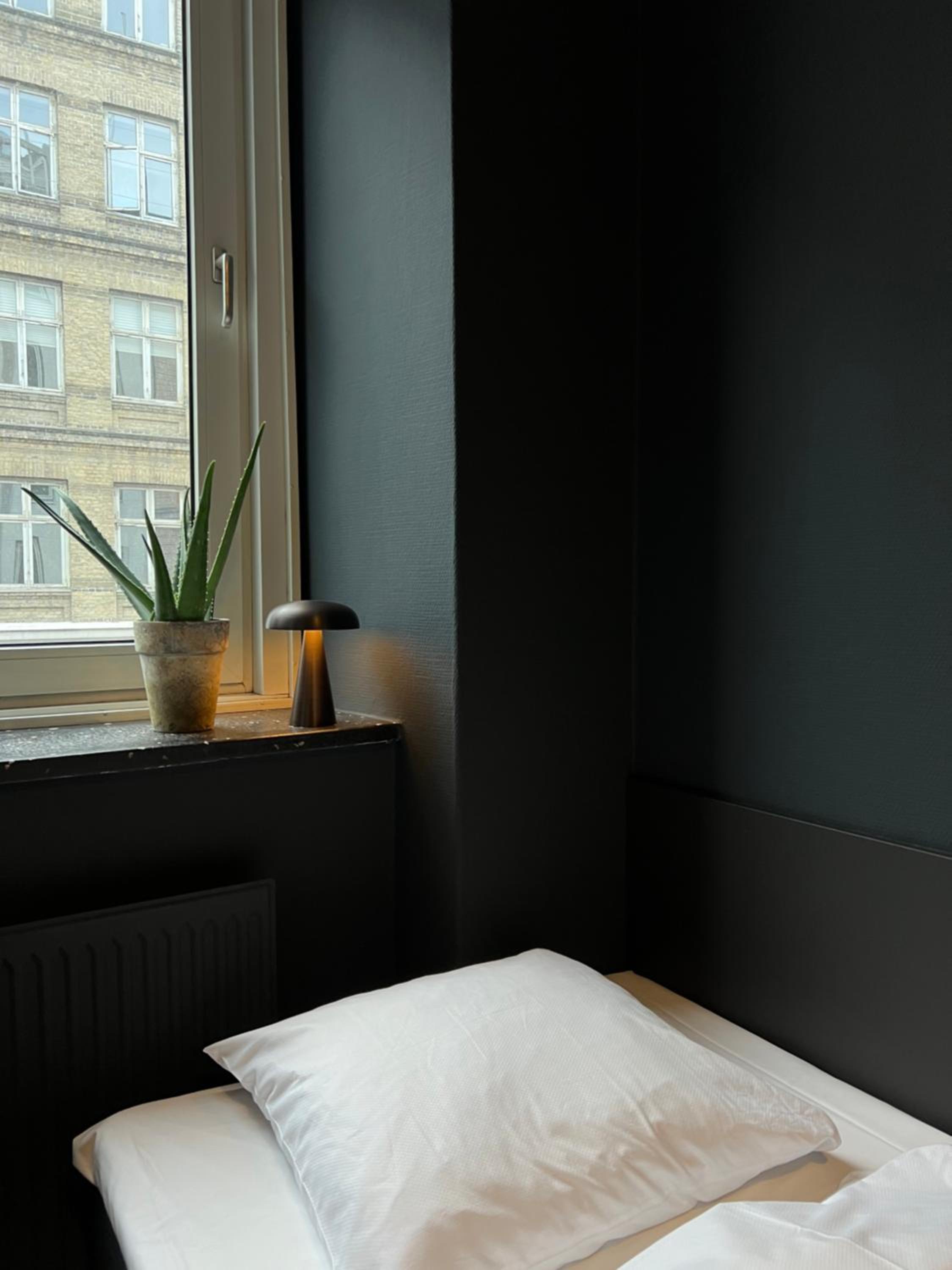 Standard Single Room - Photo 2