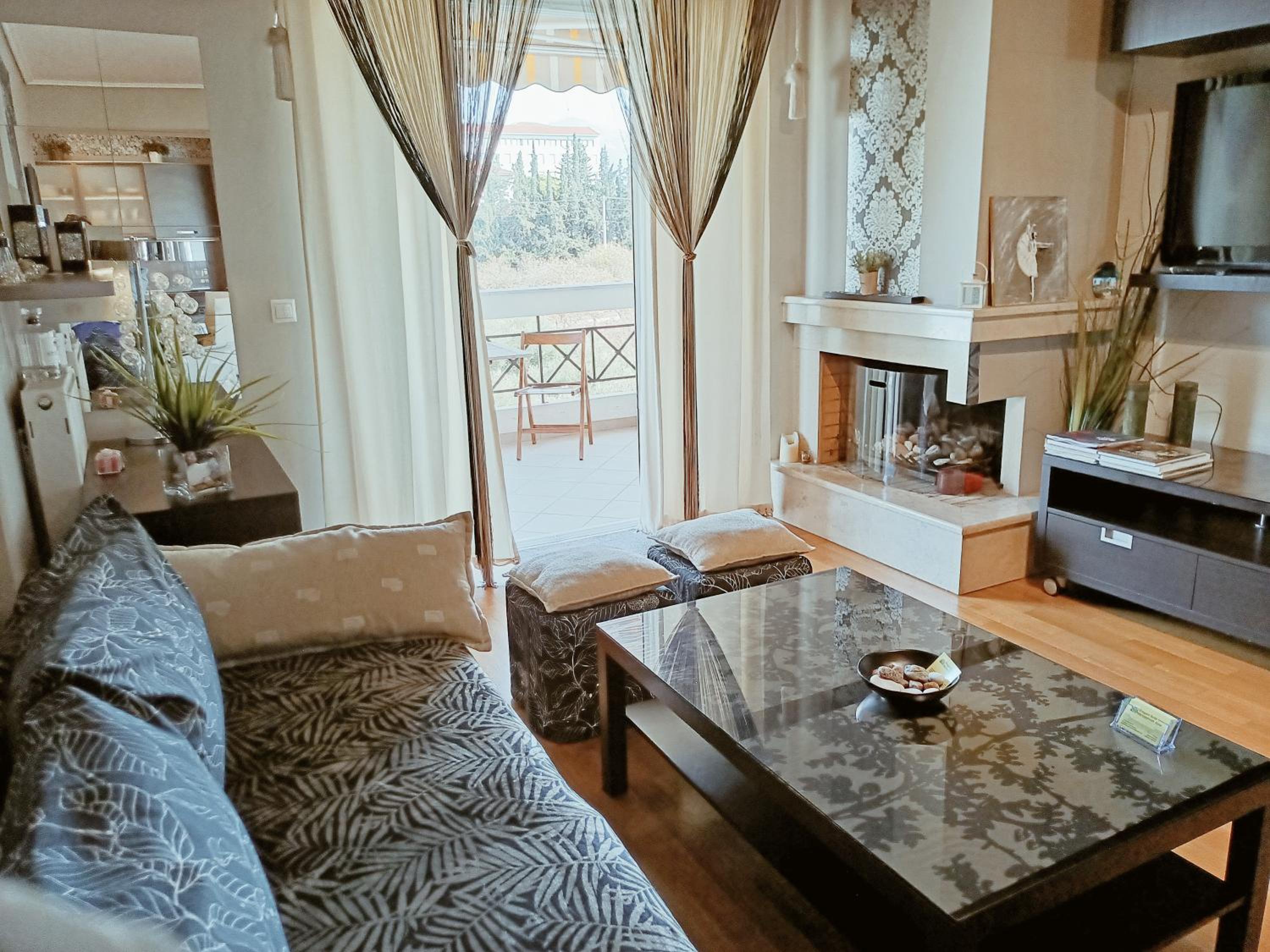 Apartment with Mountain View