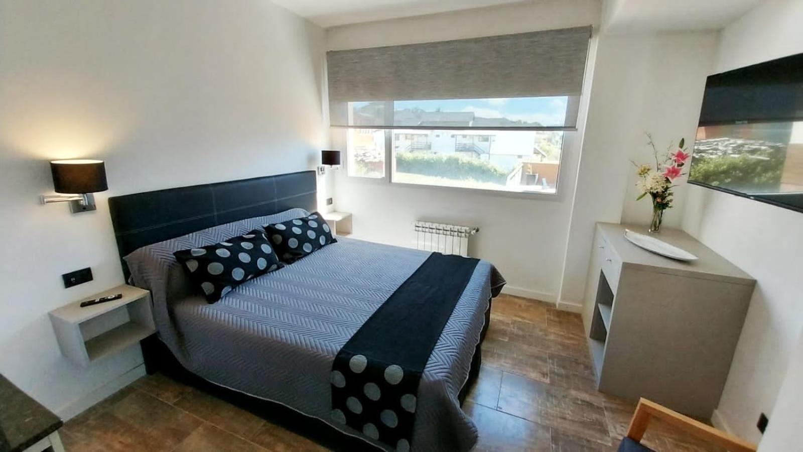 Apartment with Mountain View