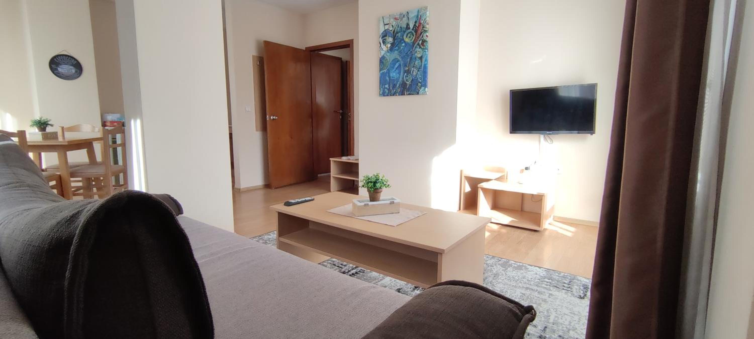 One-Bedroom Apartment photo 1