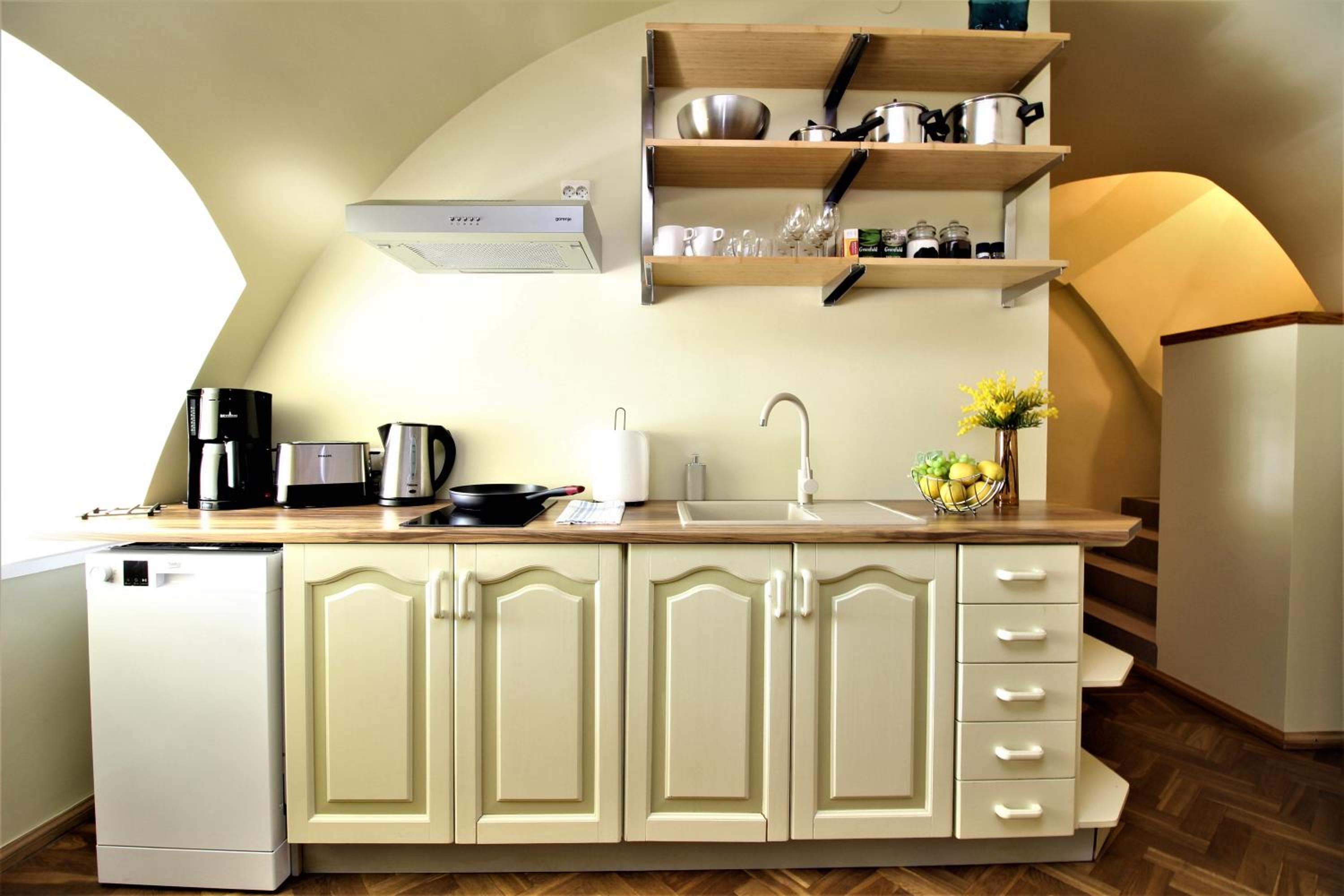 Studio Apartment - Photo 8