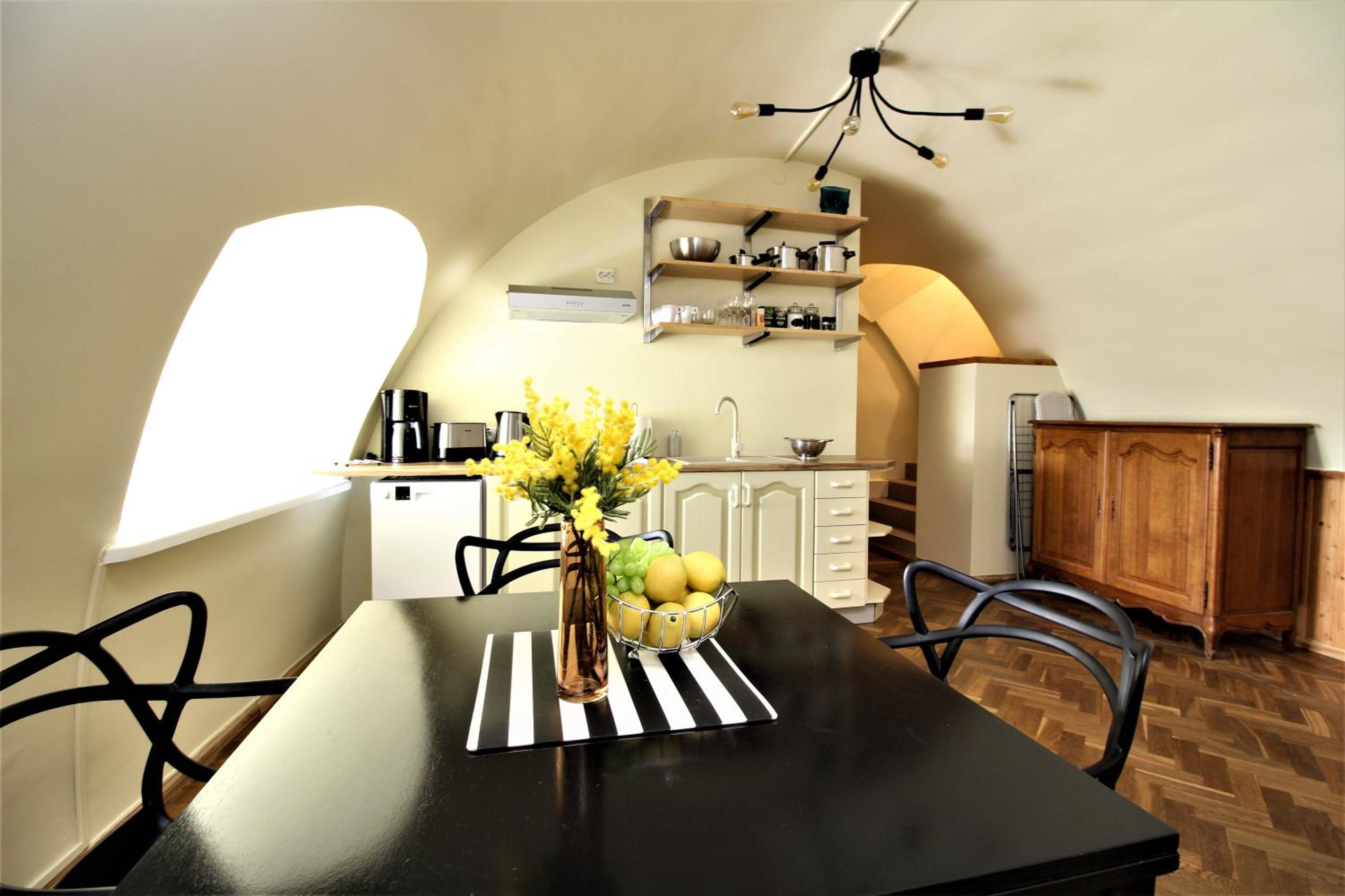 Studio Apartment - Photo 13