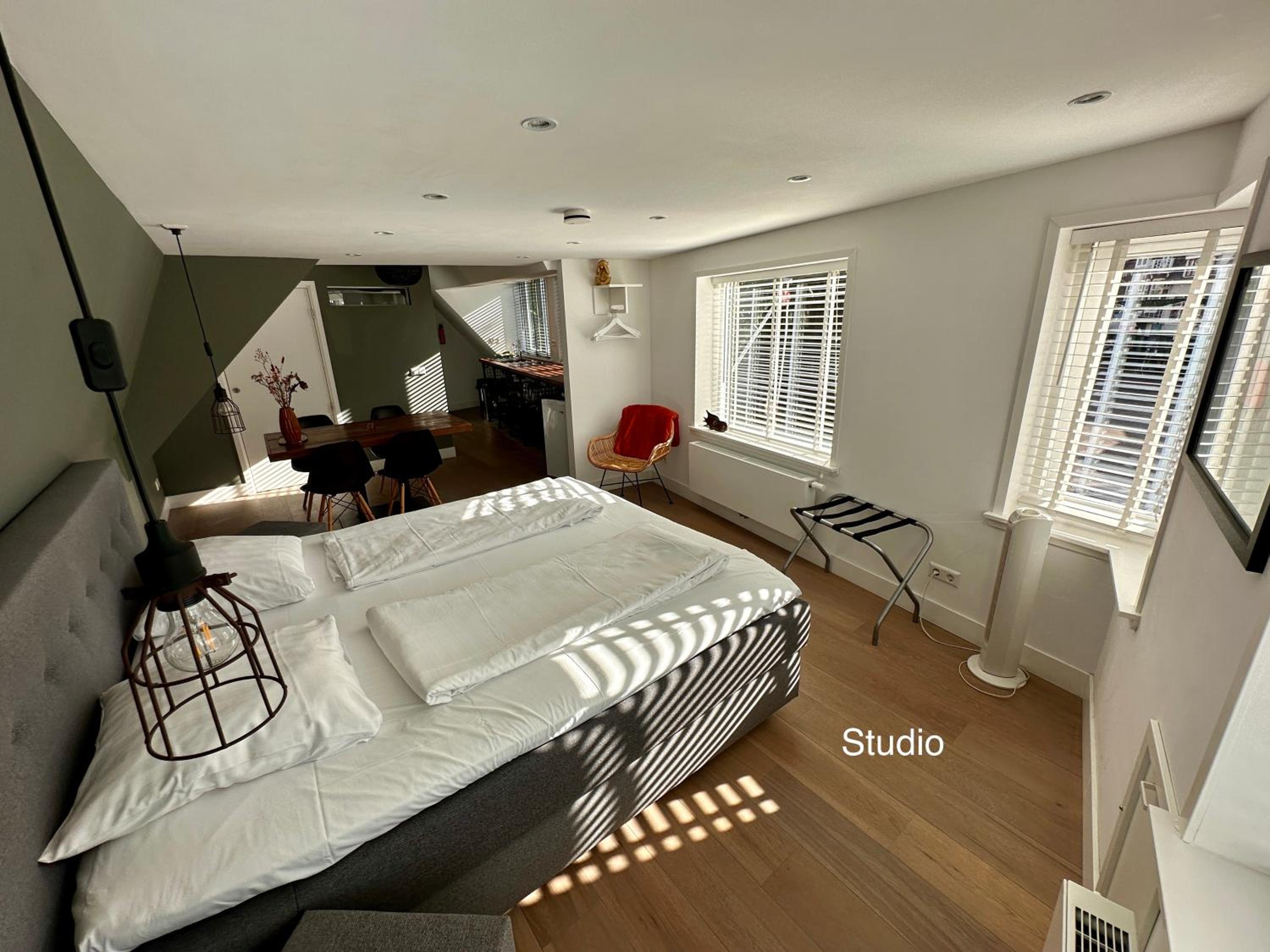 Family Studio - Photo 4