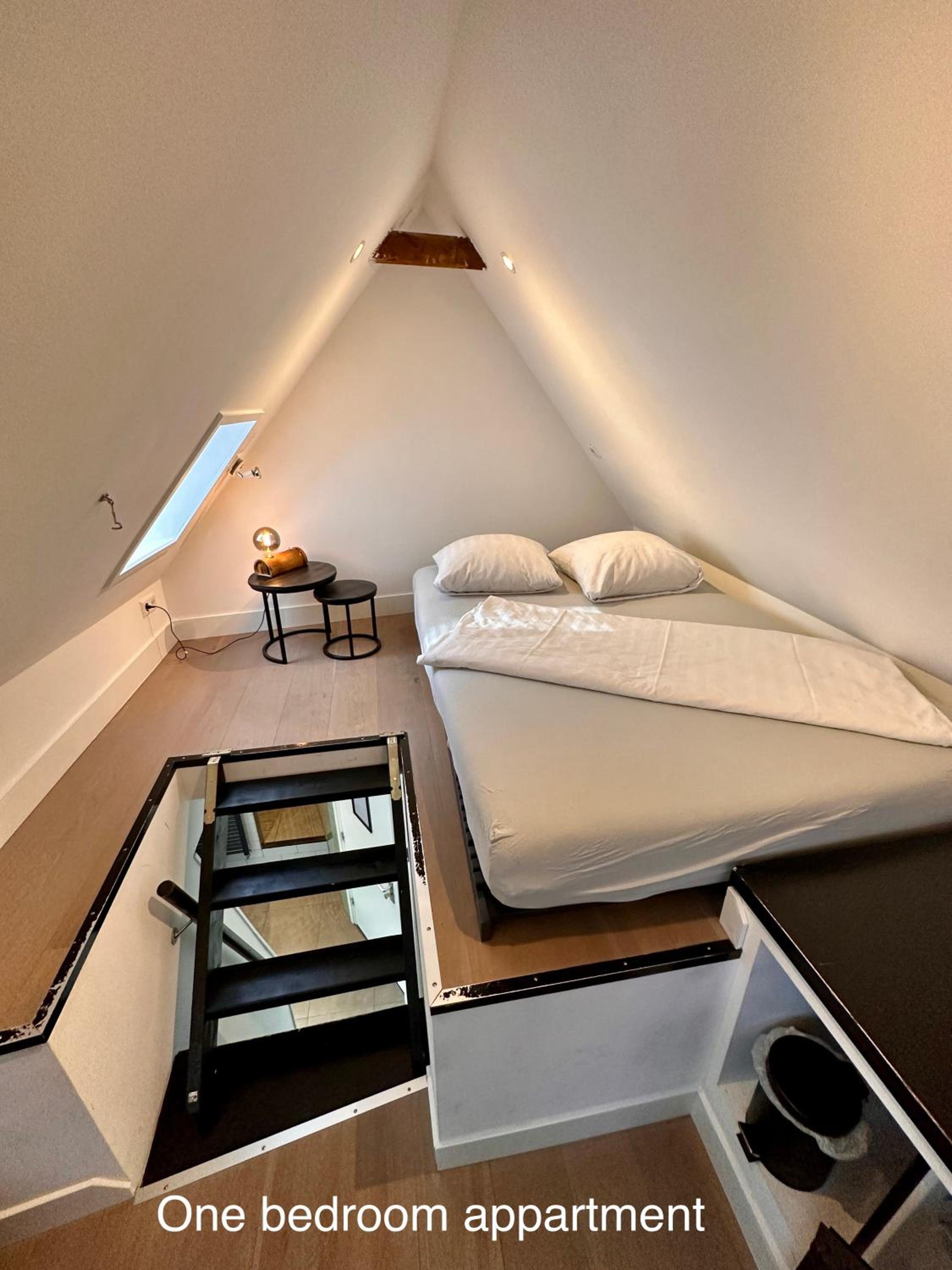 One-Bedroom Apartment - Photo 1