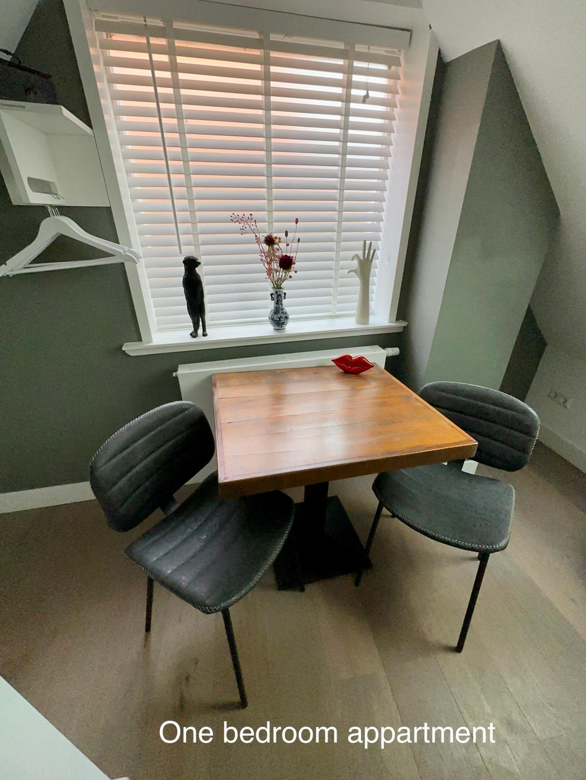 One-Bedroom Apartment - Photo 2