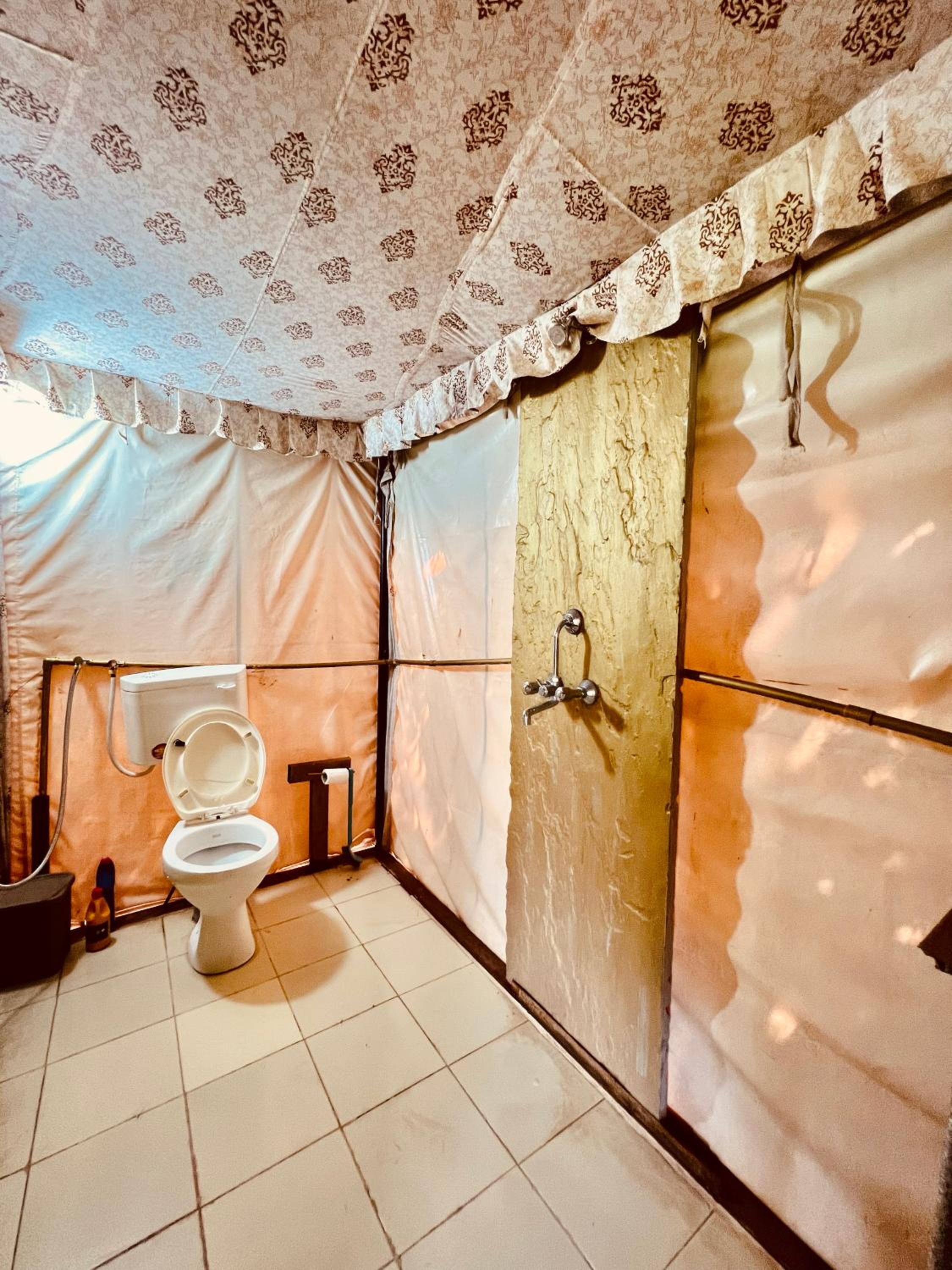 Quadruple Room with Balcony - Photo 13