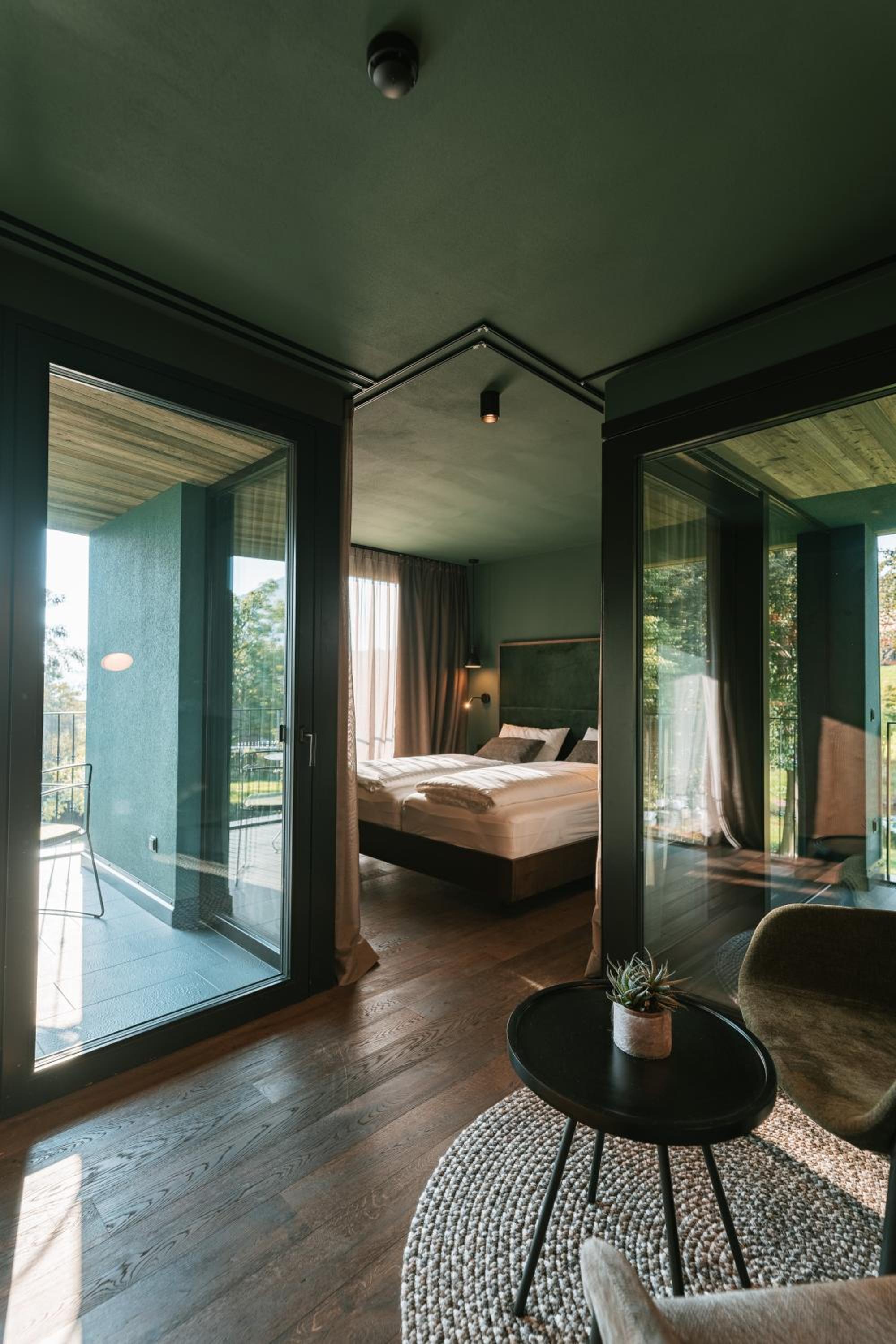 Suite with Sauna and Garden View