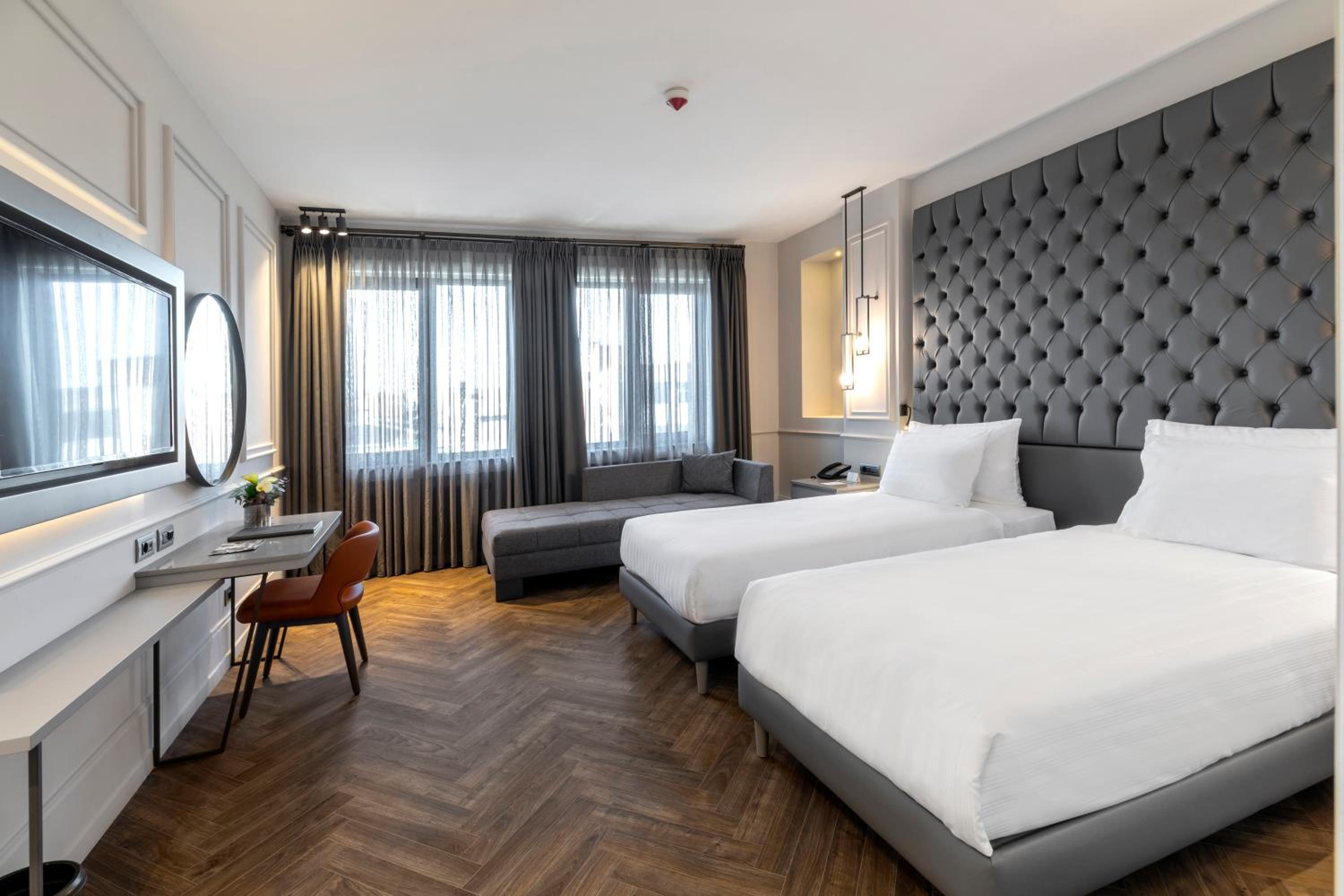 Superior Double or Twin Room thumbnail 5