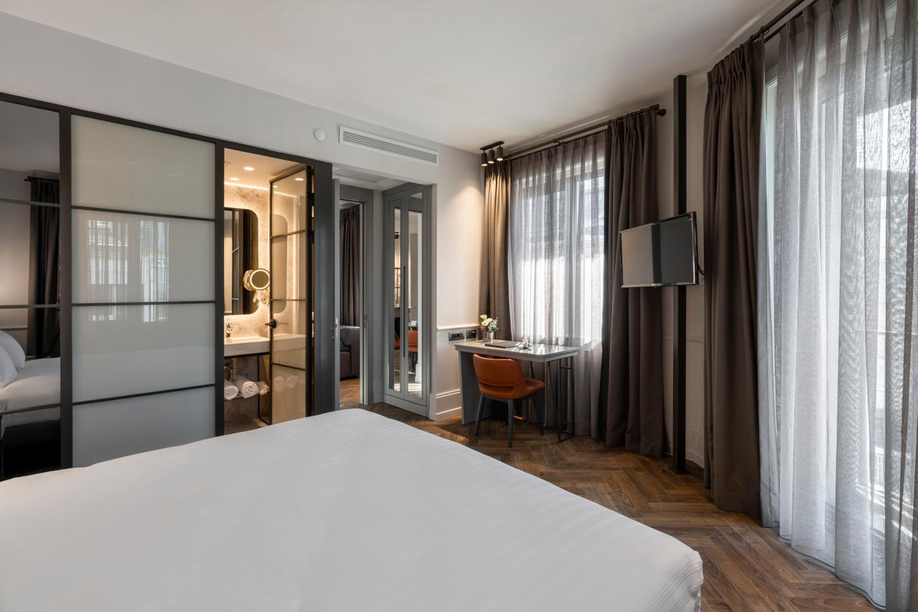 Suite with City View