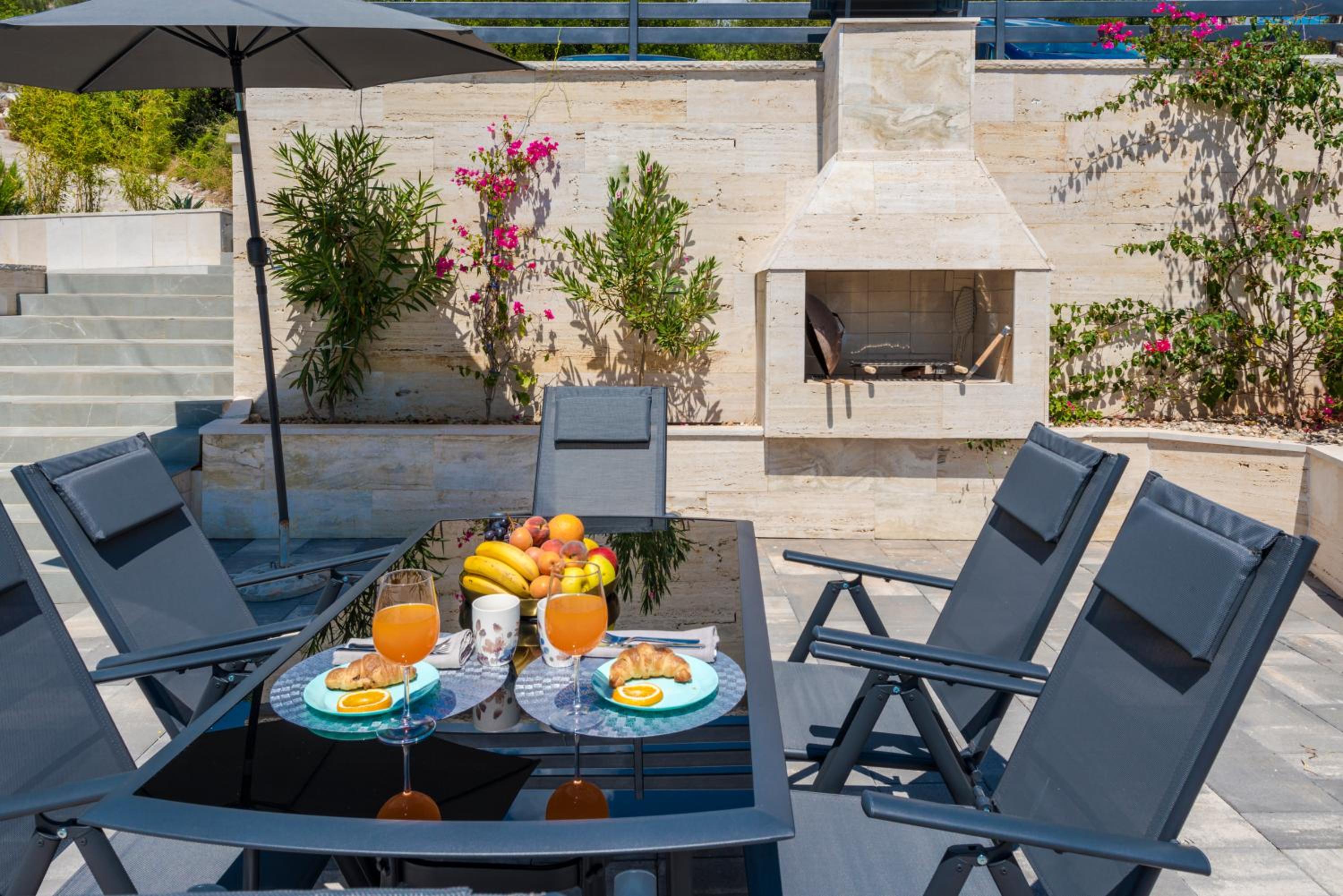 Villa with Private Pool photo 3