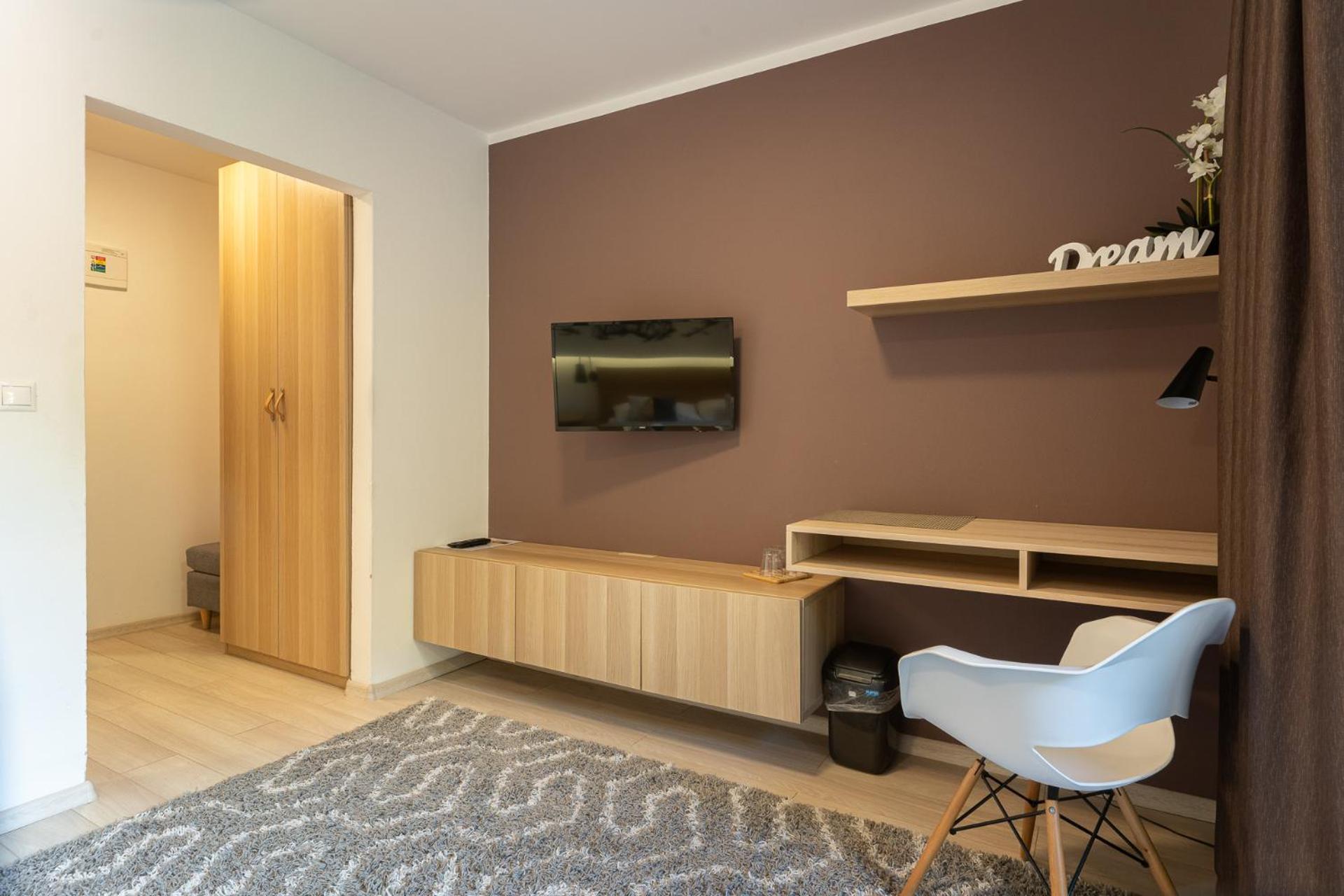 Double Room with Balcony - Photo 2