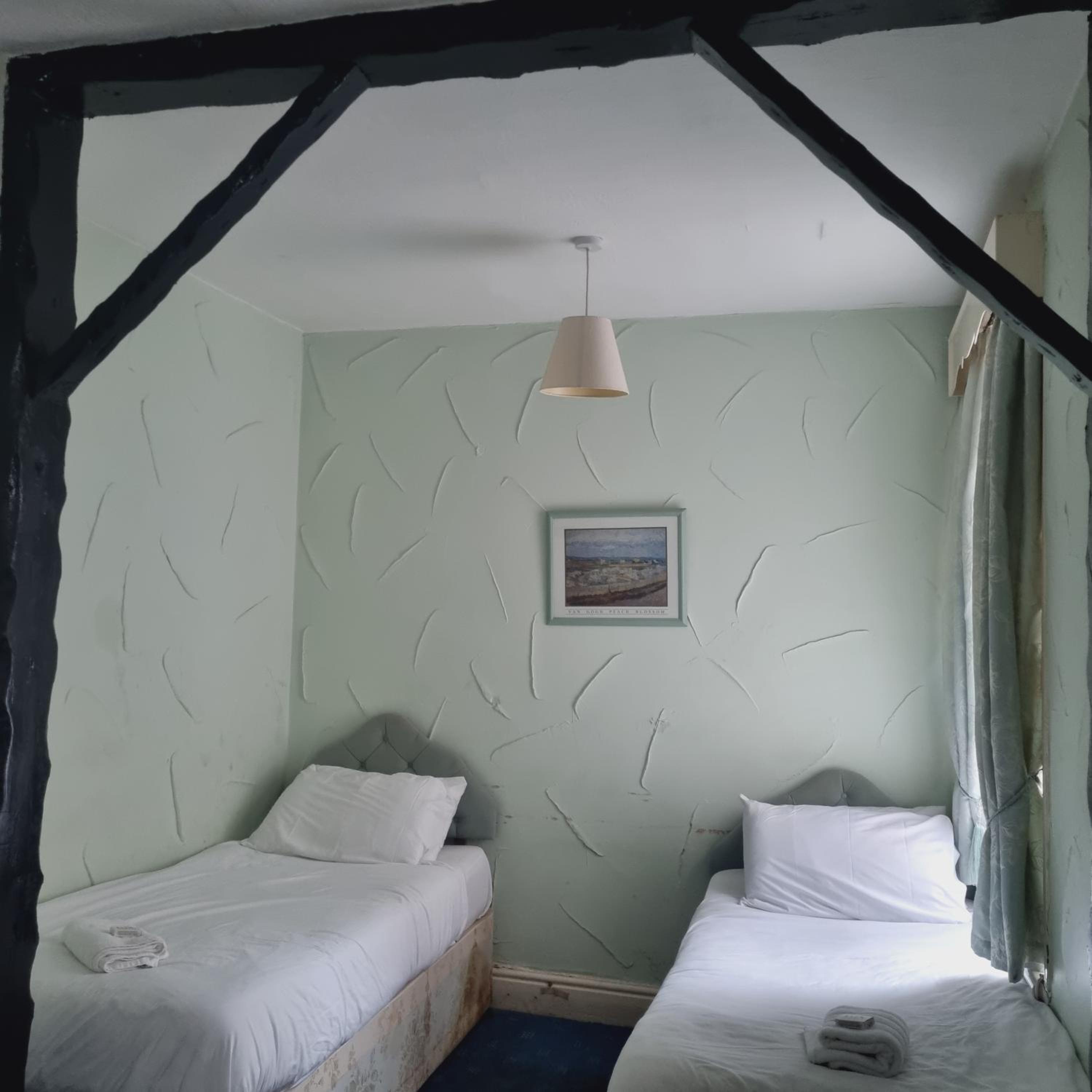 Twin Room with Shower