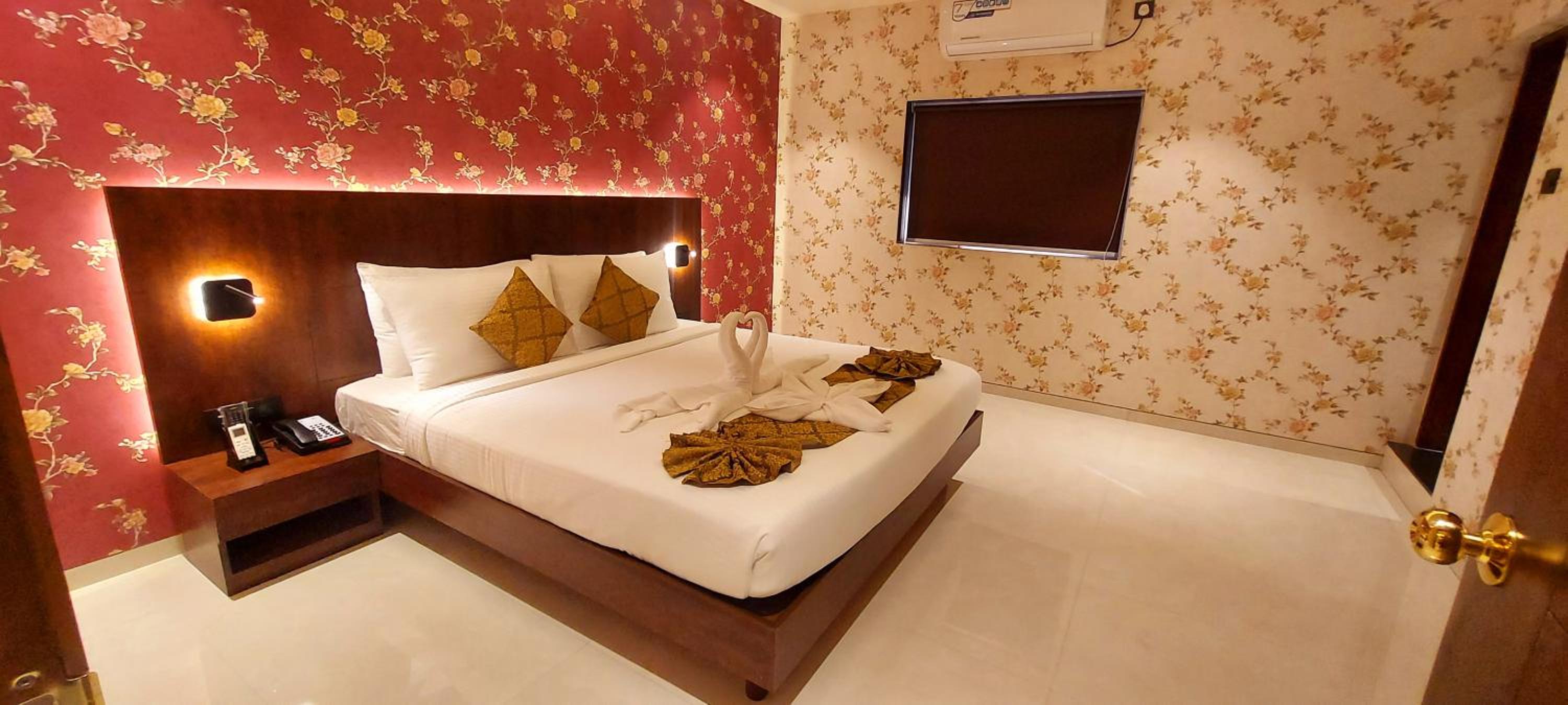 Executive Suite - Photo 6