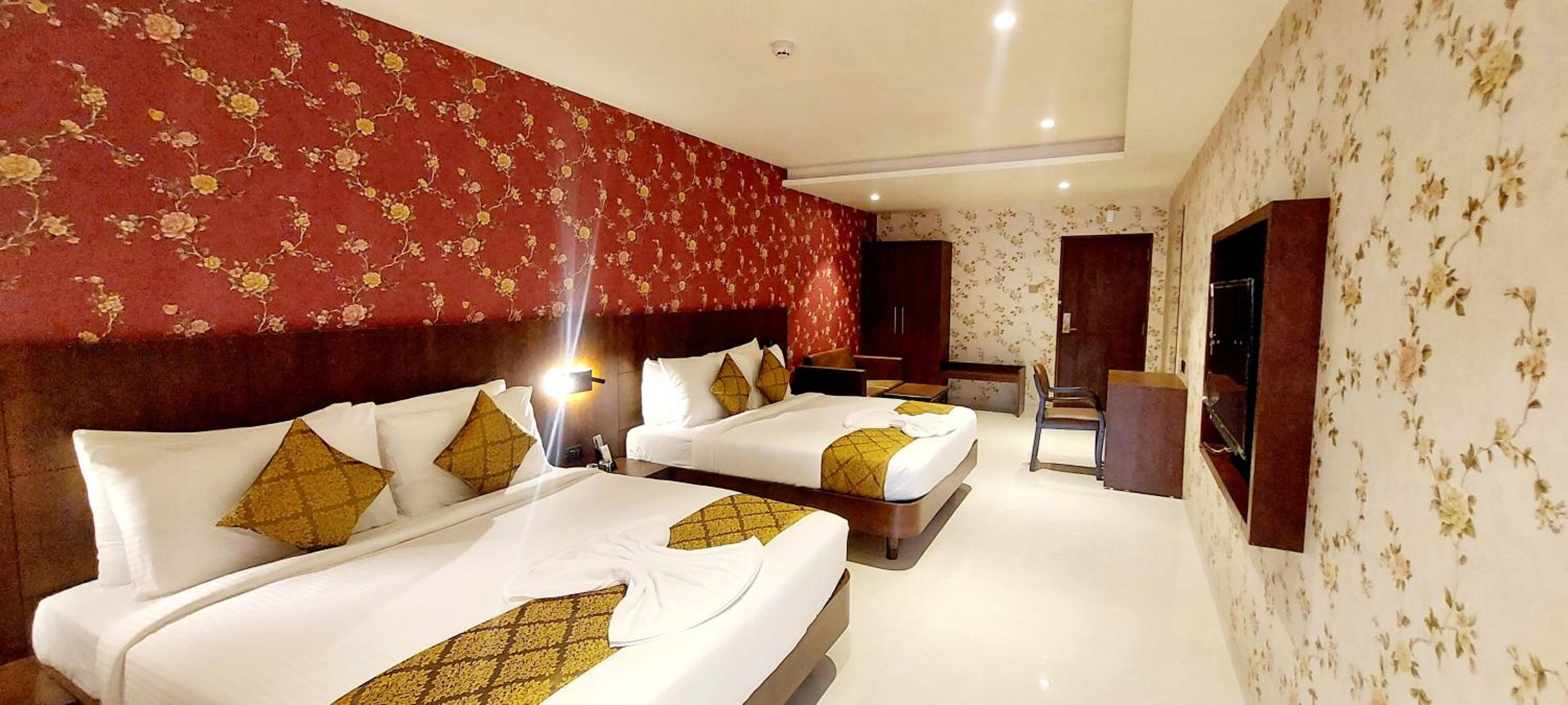 Superior Double or Twin Room - Photo 8