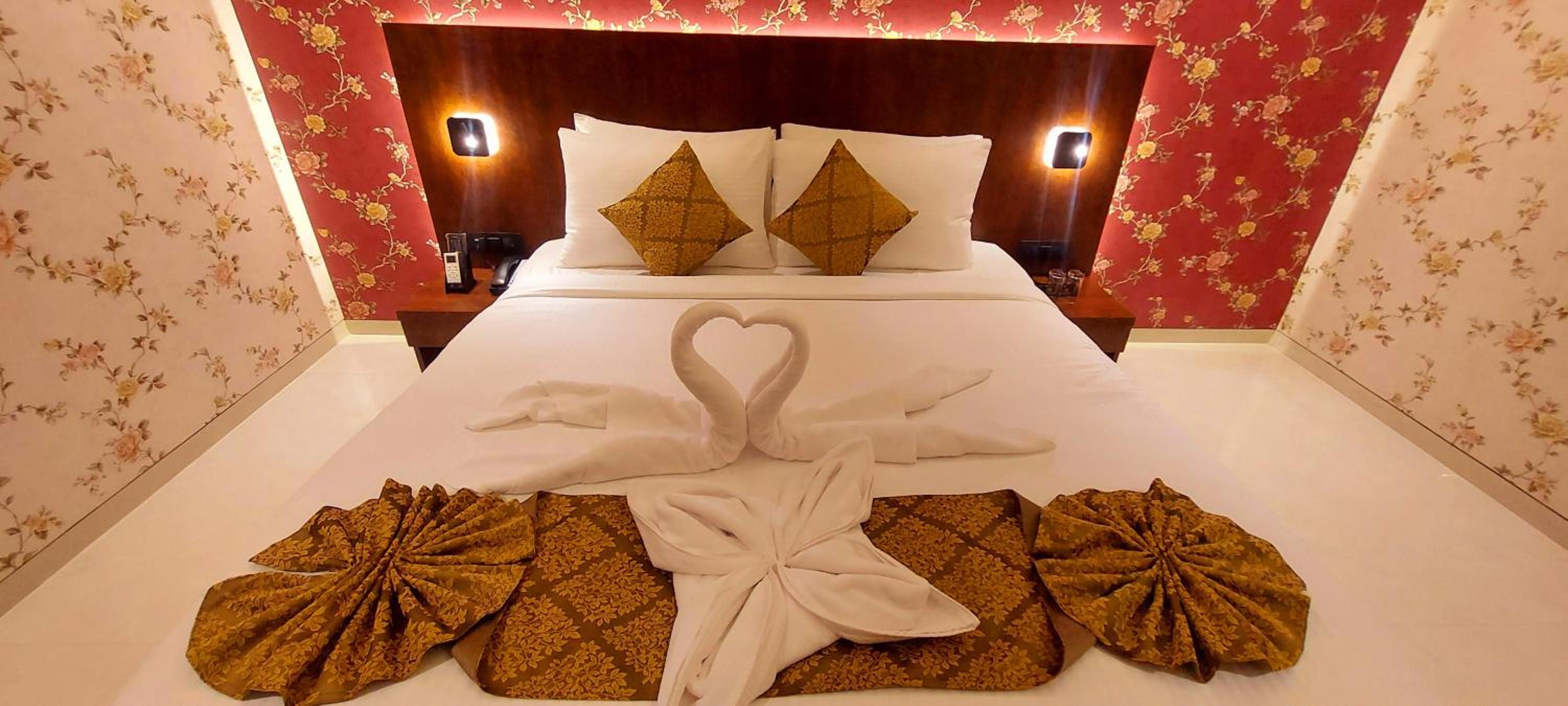 Executive Suite - Photo 2