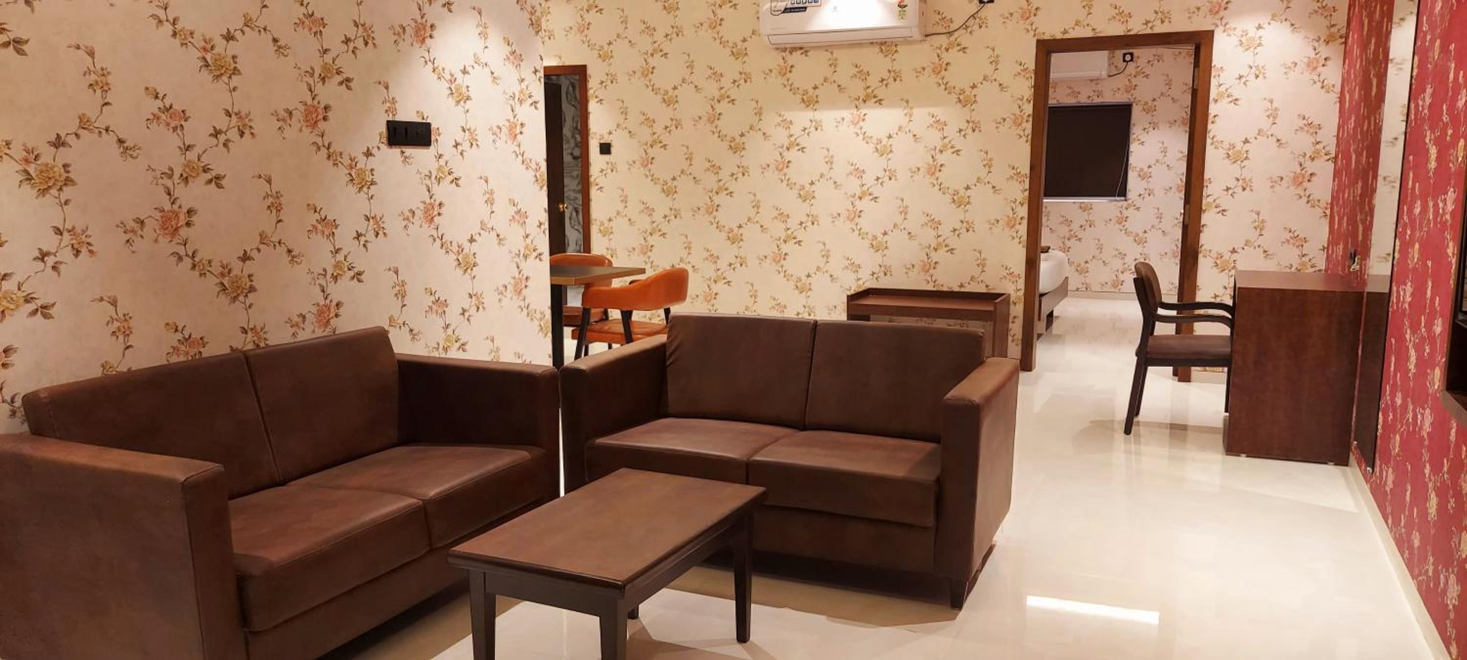 Executive Suite - Photo 3