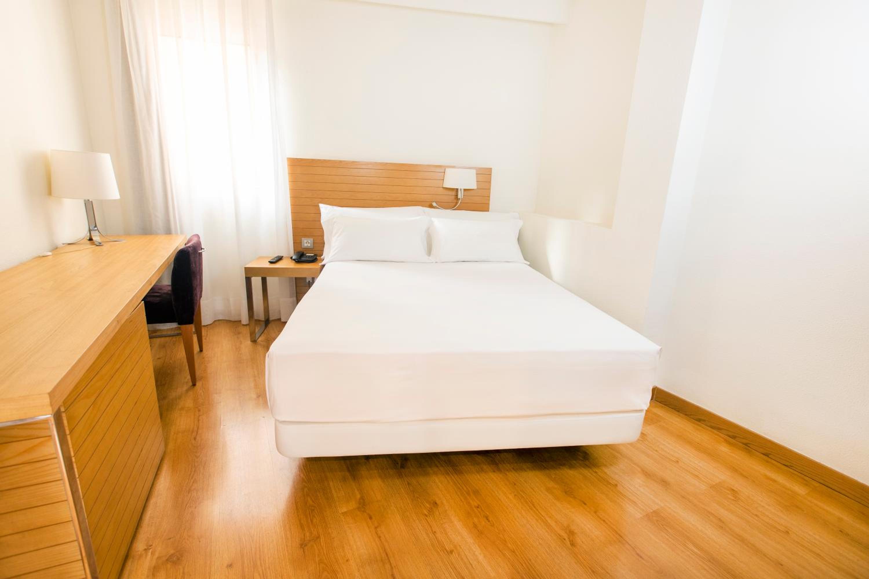 Small Double Room thumbnail 5