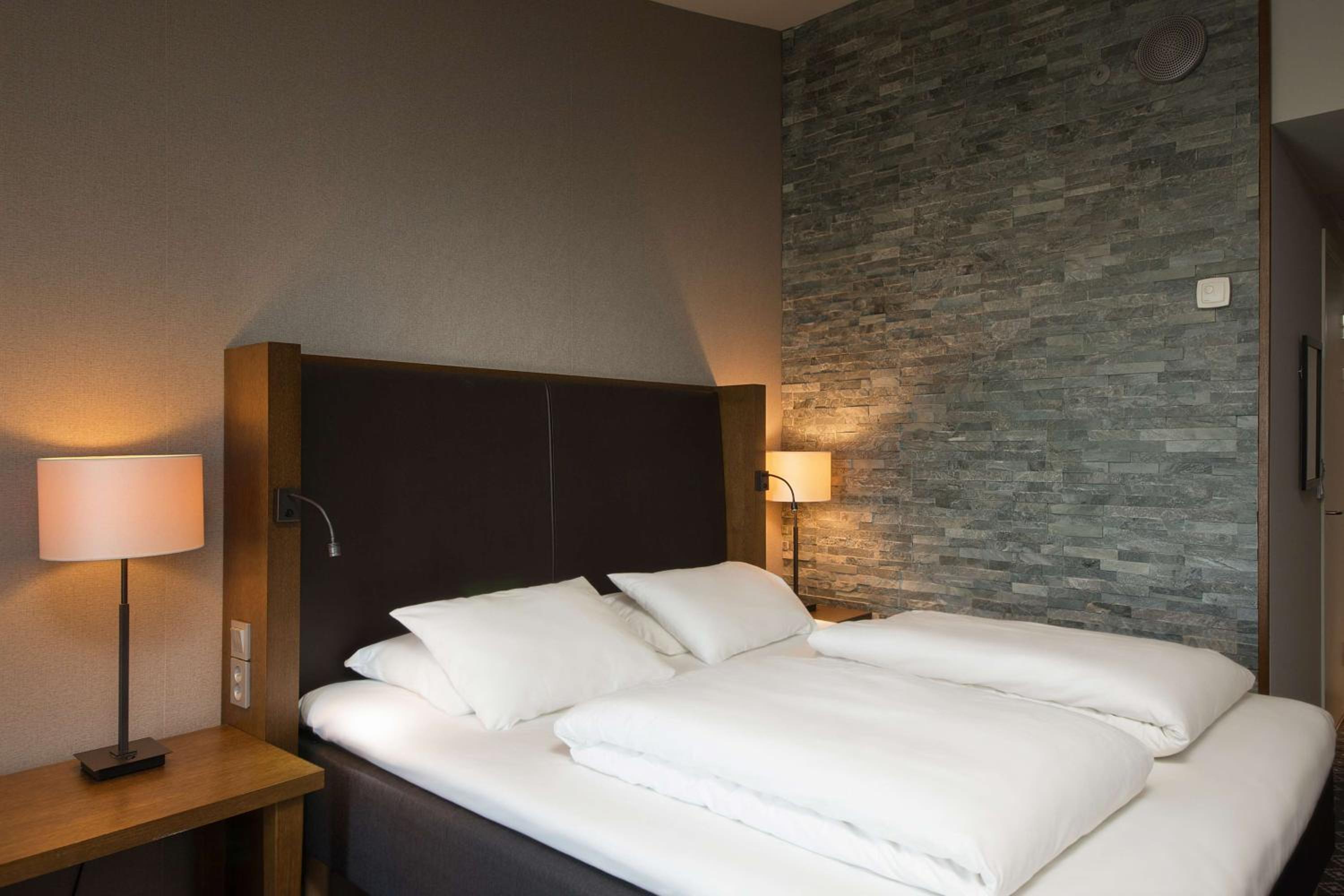 Standard Twin Room - Photo 3