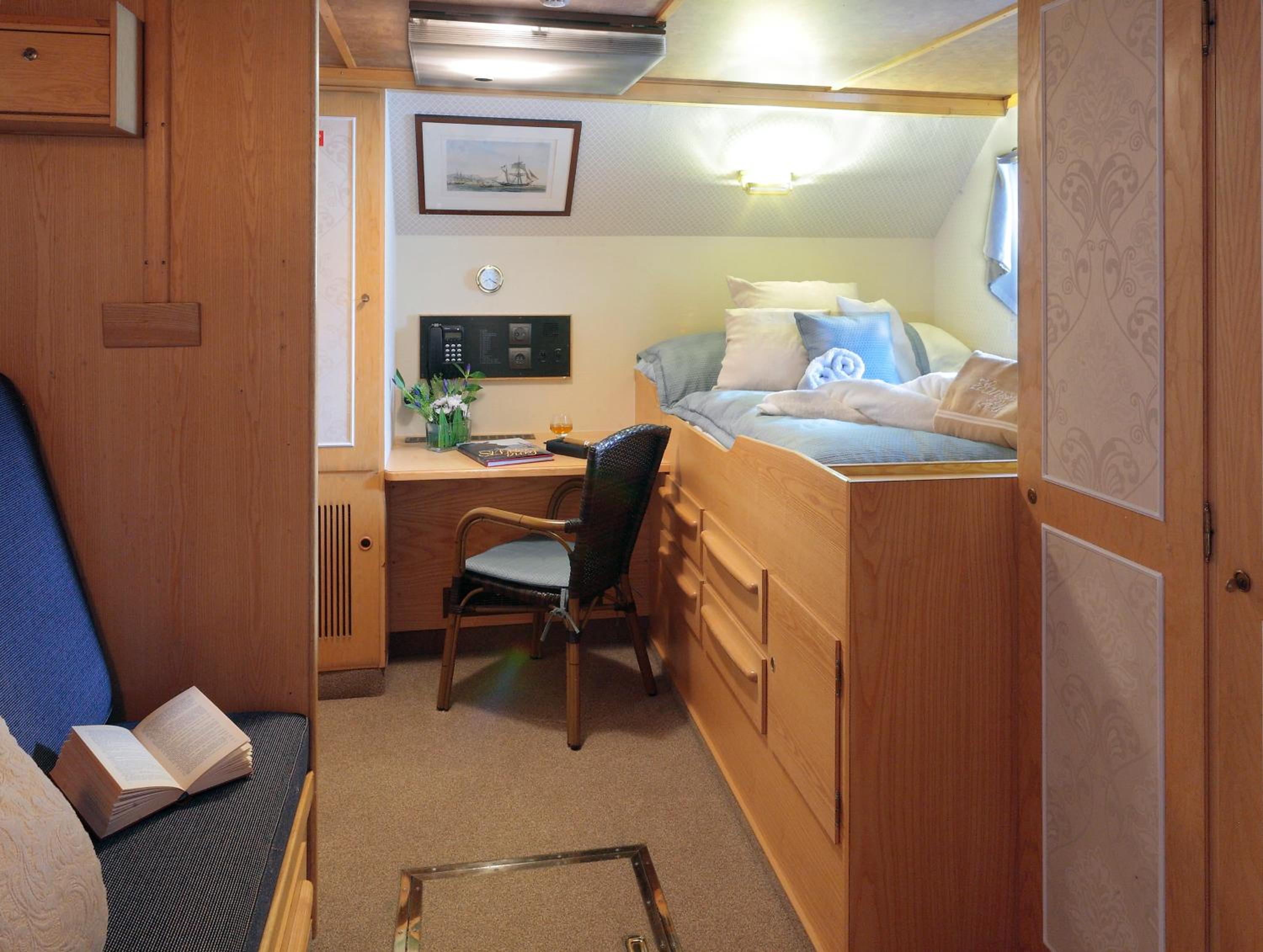 Budget Double Room thumbnail 6