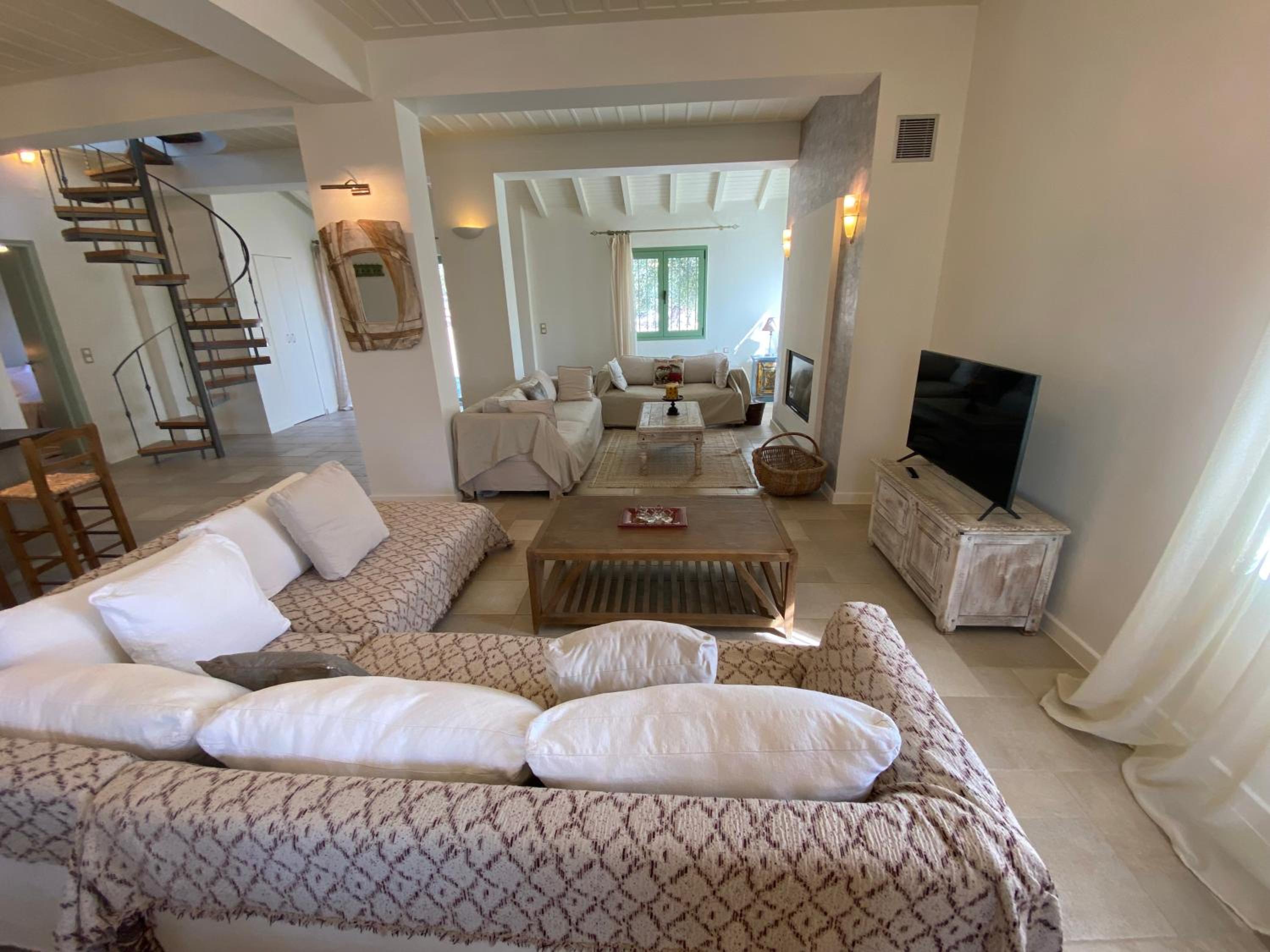 Three-Bedroom Villa photo 2