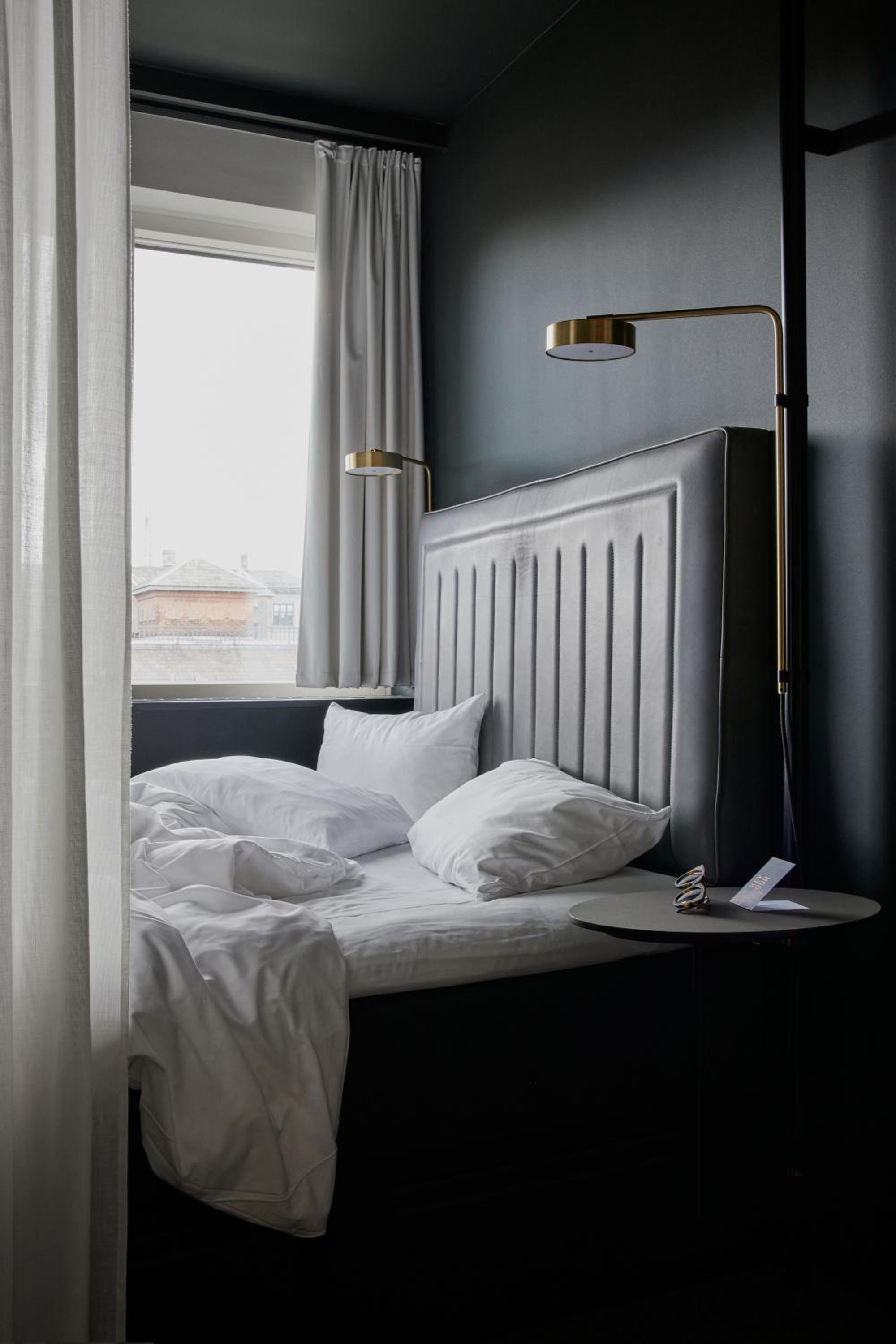 Small Double Room thumbnail 5