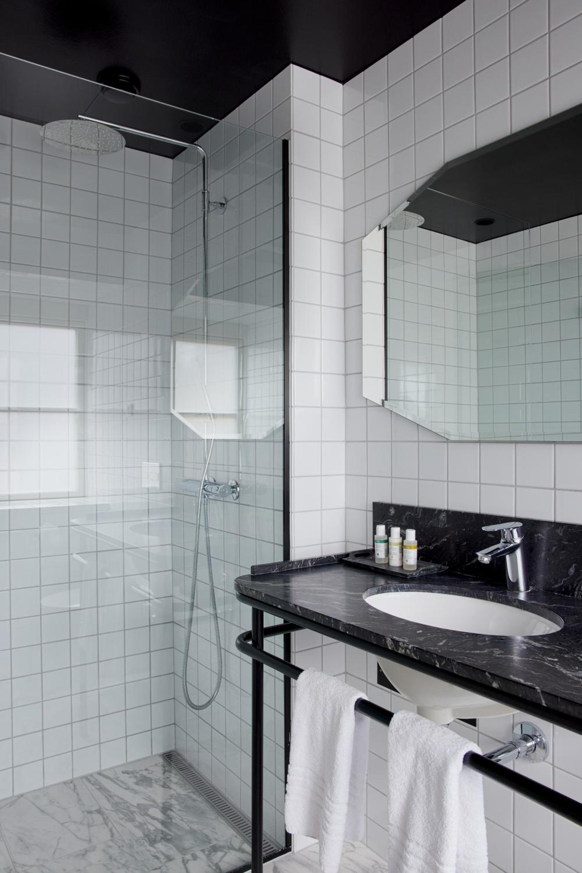 Superior Double or Twin Room - Photo 9