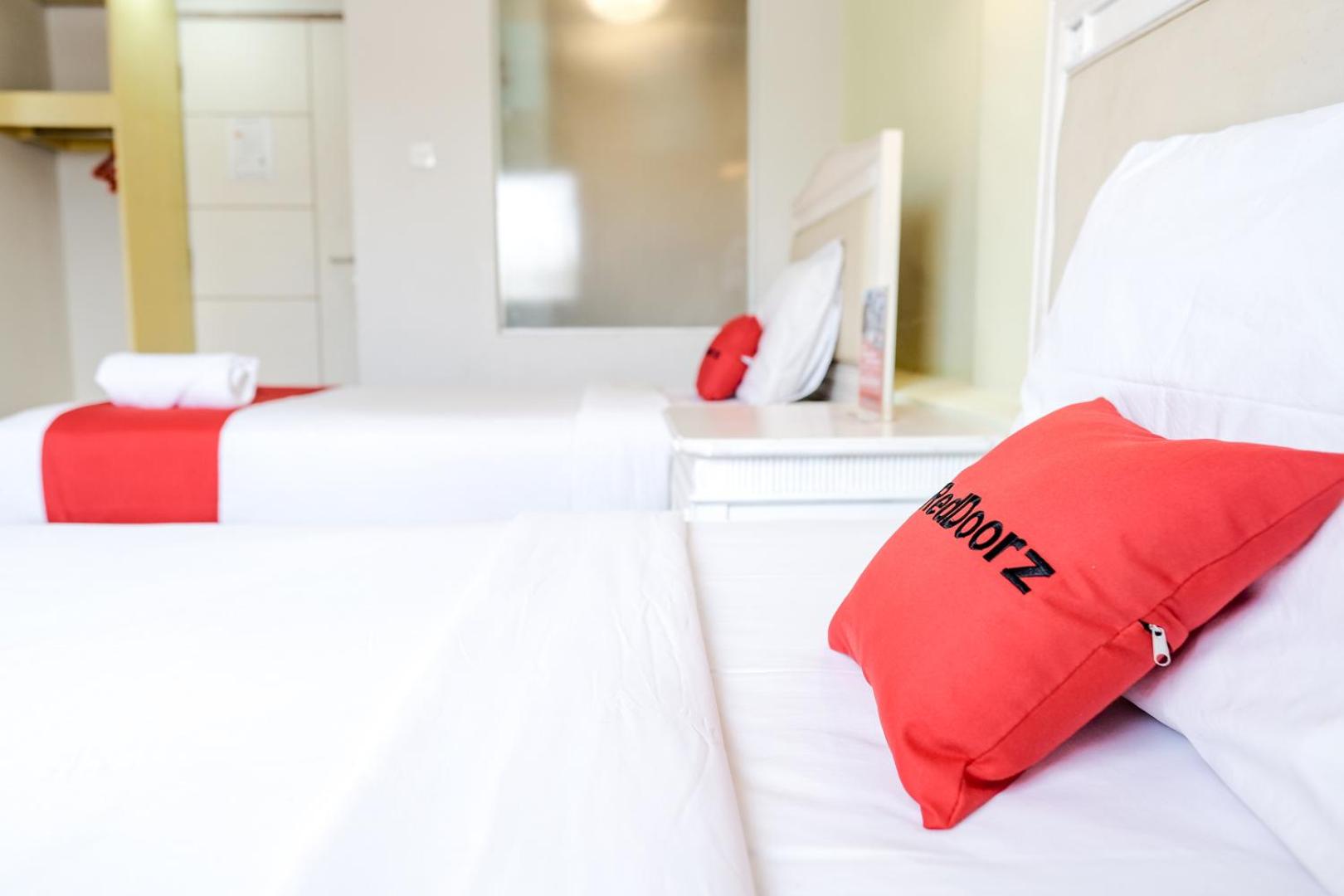 Standard Twin Room - Photo 3