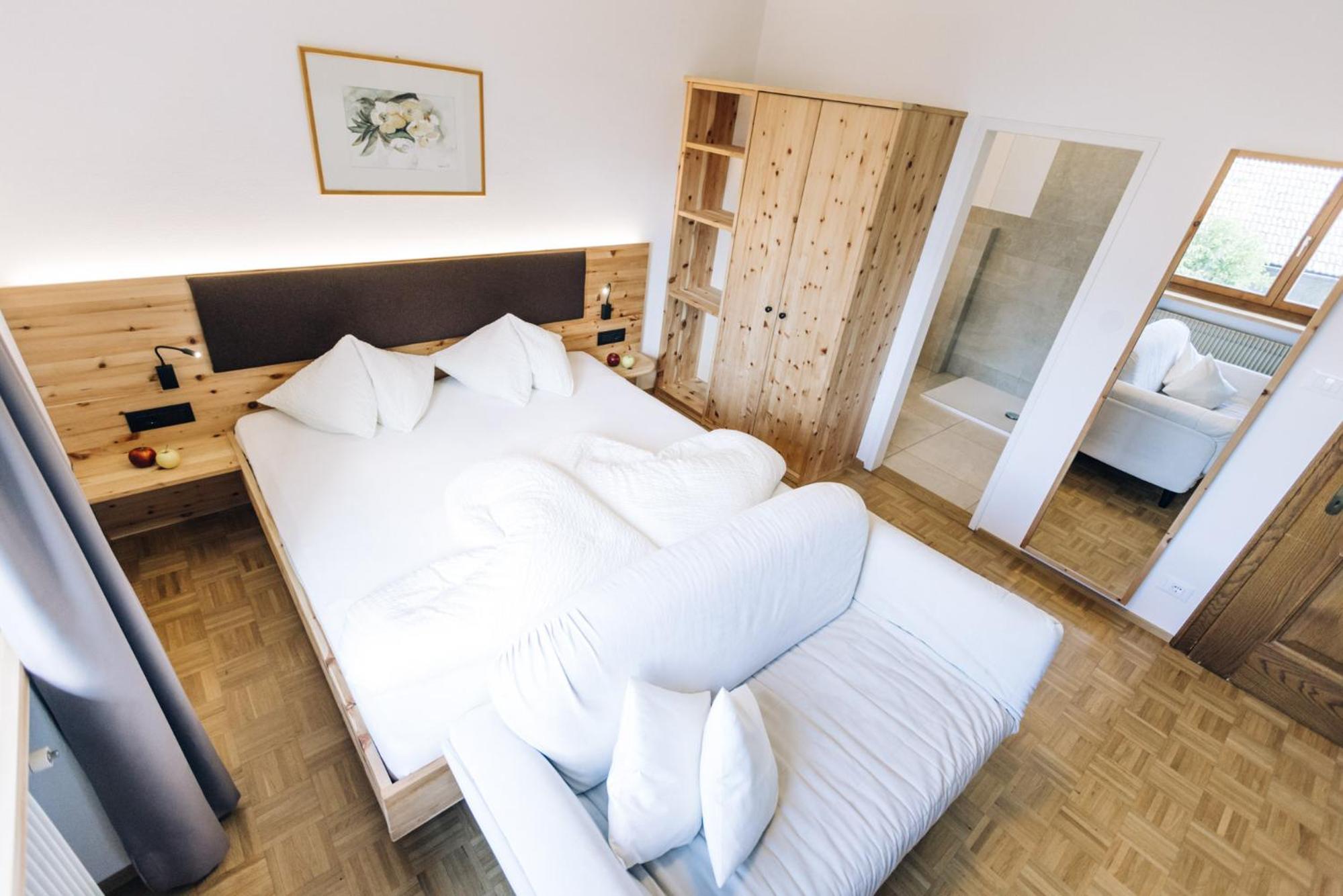Double Room - Photo 3