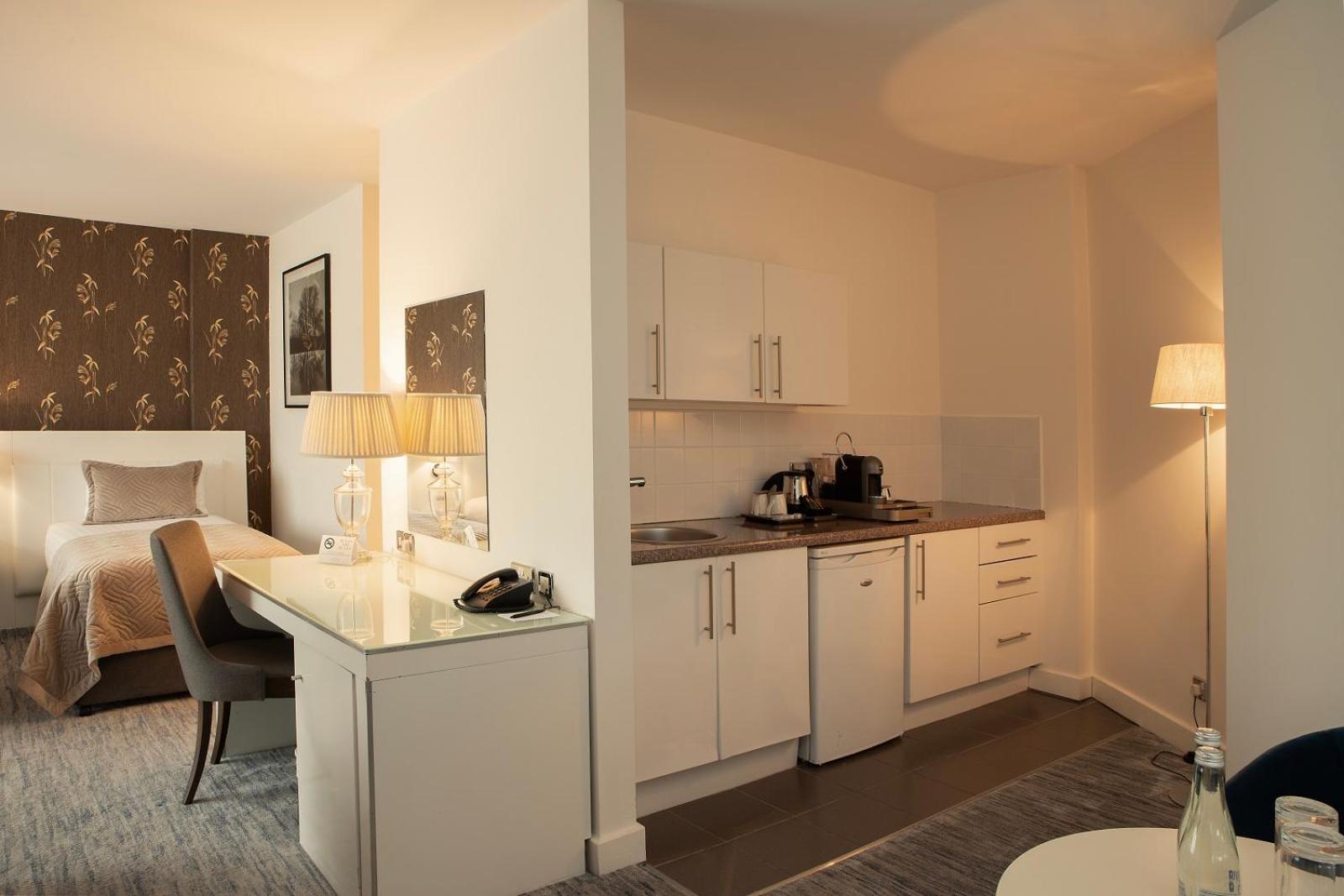 Suite - Photo 8