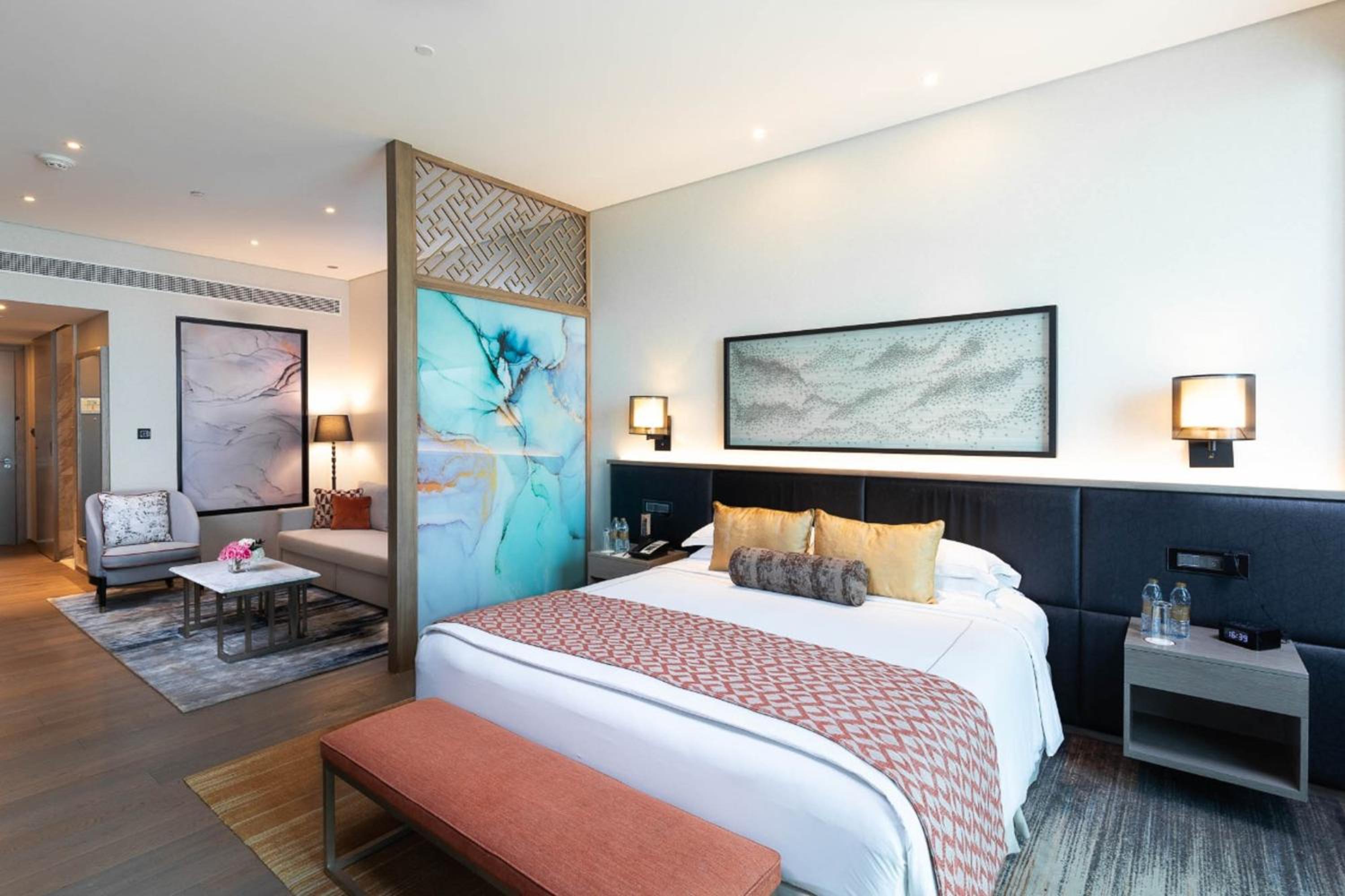 Suite Staycation - with 20% off Spa, F&B, Early Check-in (10 am) Late Check-out (3 pm) photo 1