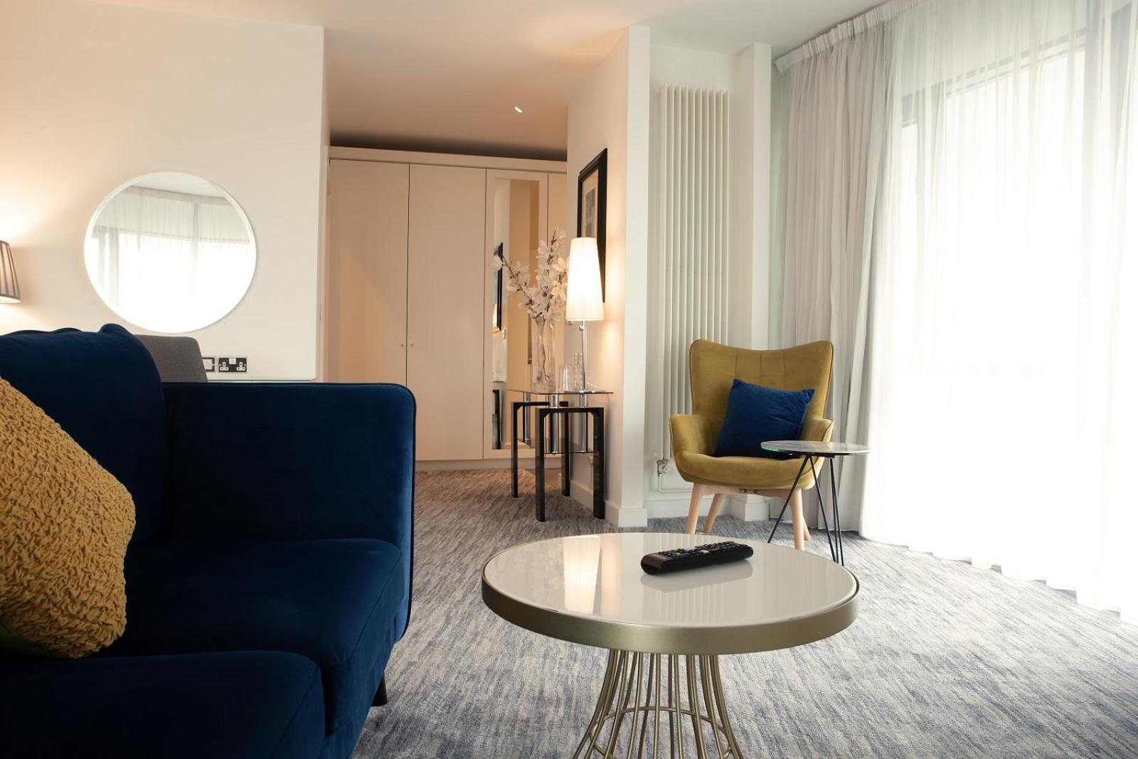 Suite - Photo 9