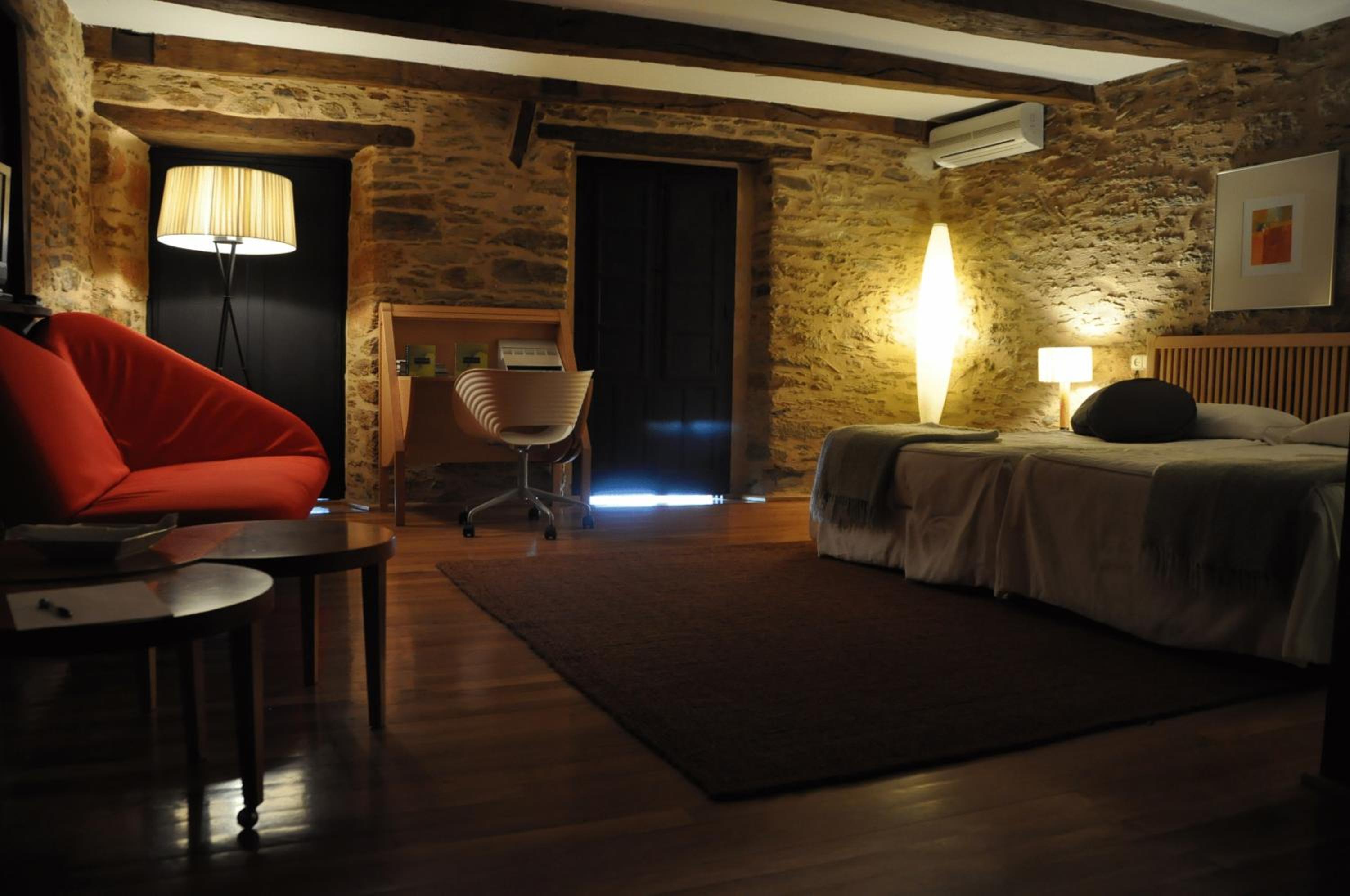 Suite with Spa Bath - Photo 19