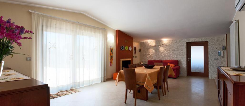 Villa photo 2