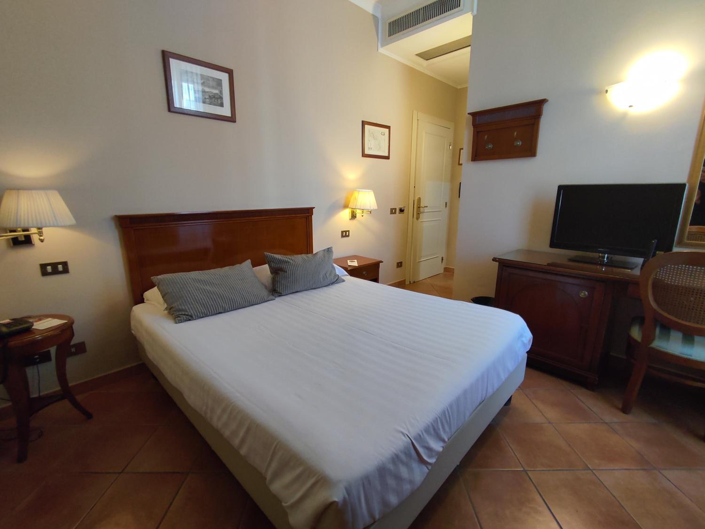 Economy Double Room photo 2