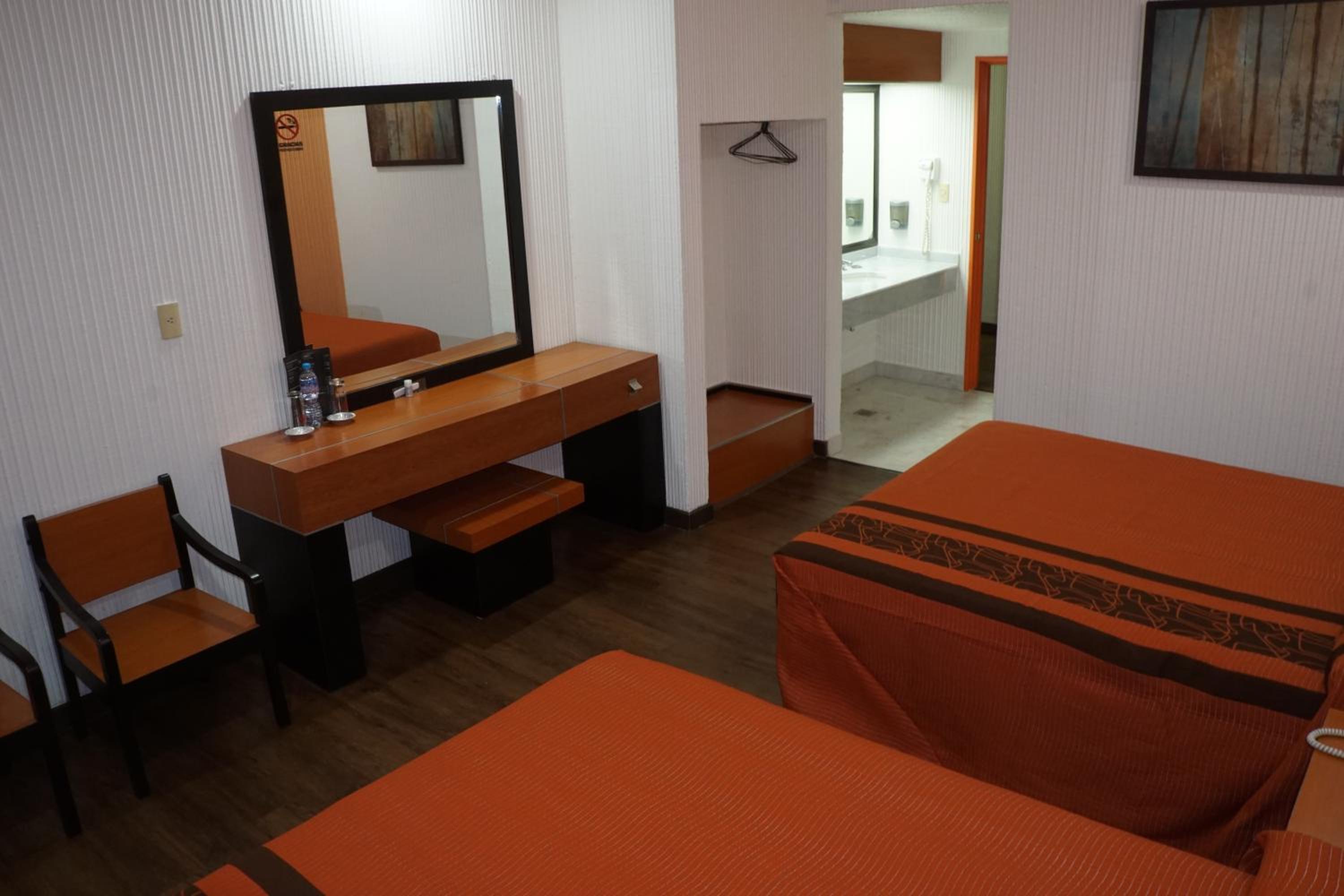 Twin Room - Photo 2