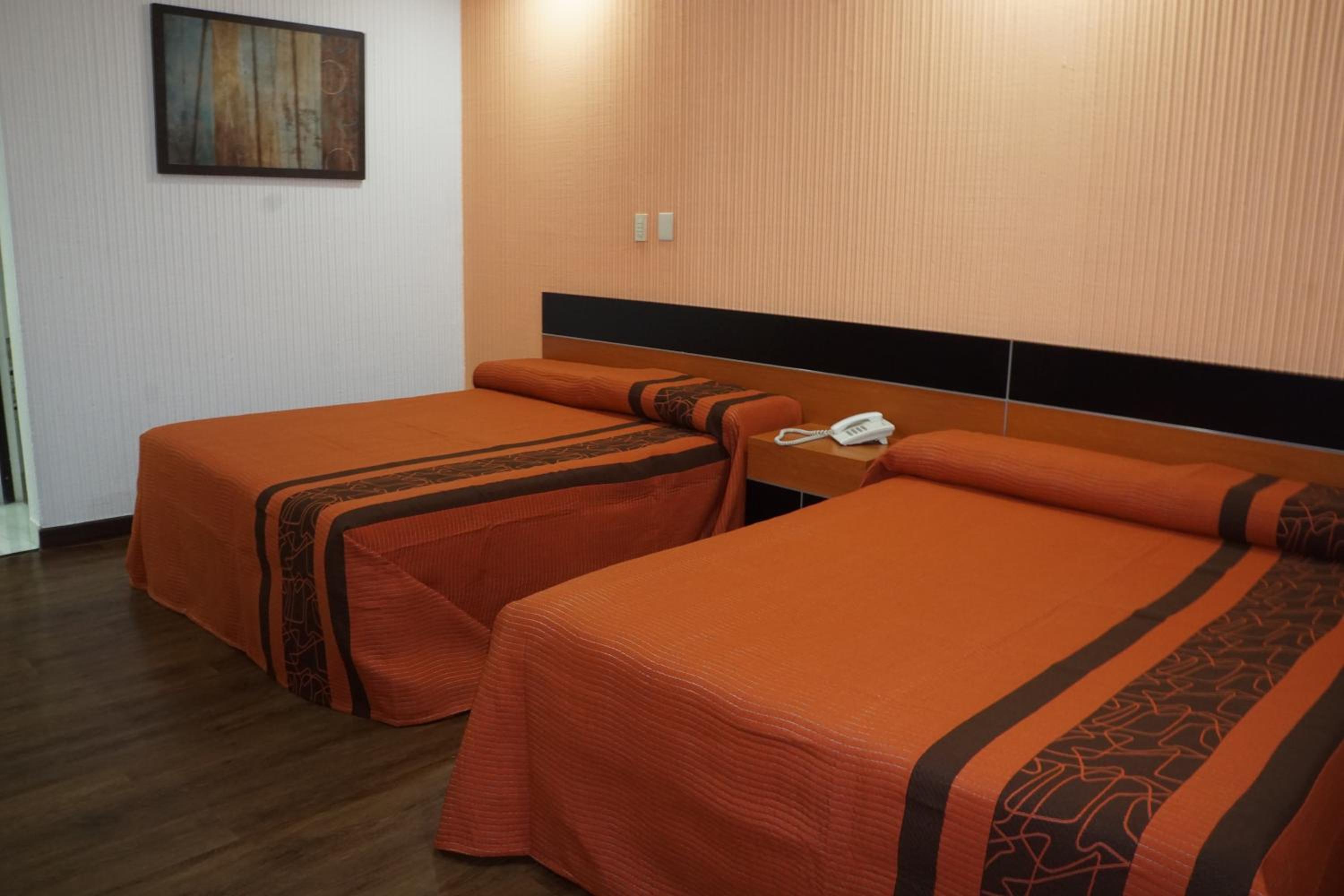 Twin Room - Photo 3