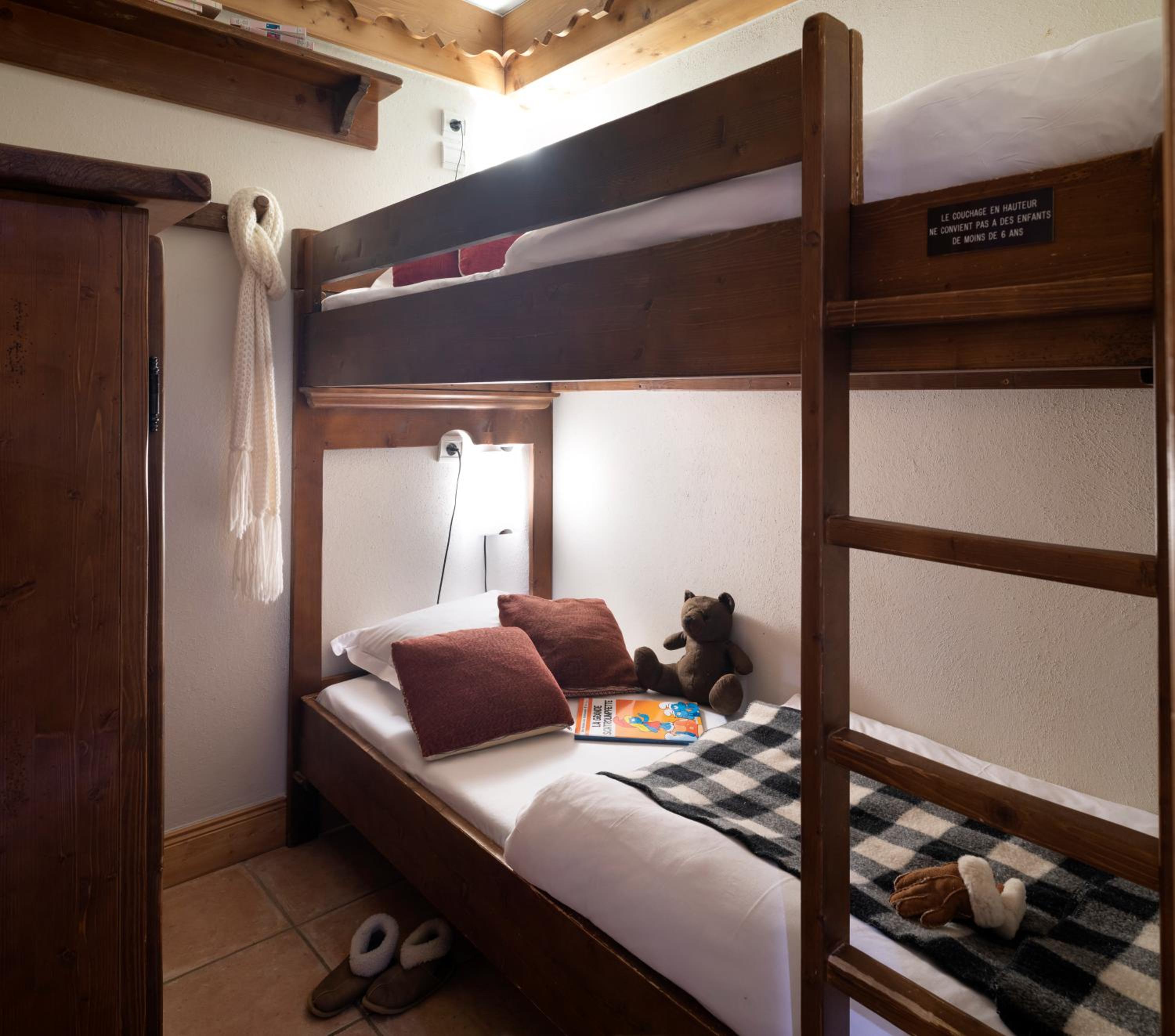Superior One-Bedroom Apartment with Sleeping Alcove (5 People) photo 2