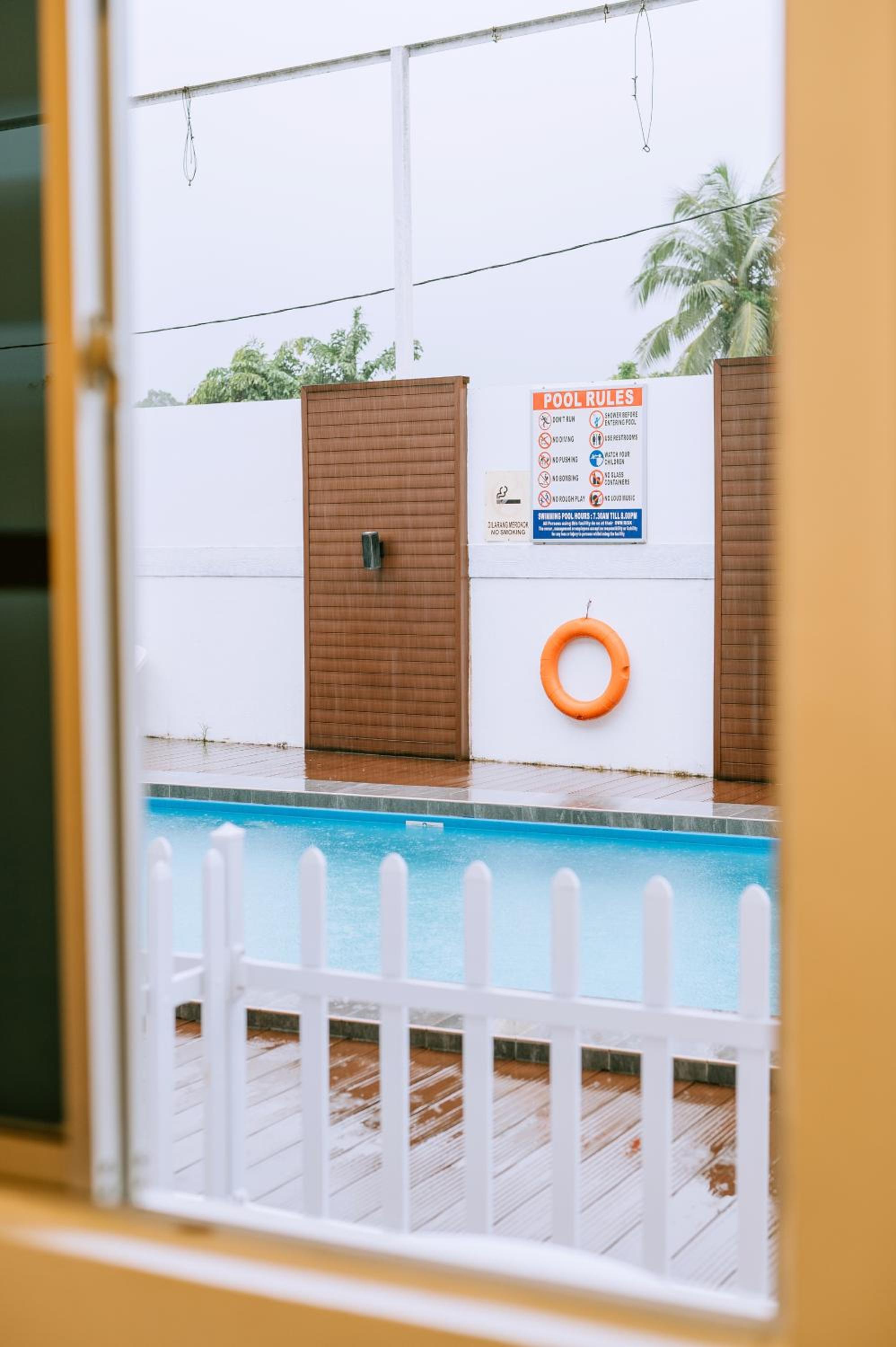 King Room with Pool View - Photo 4